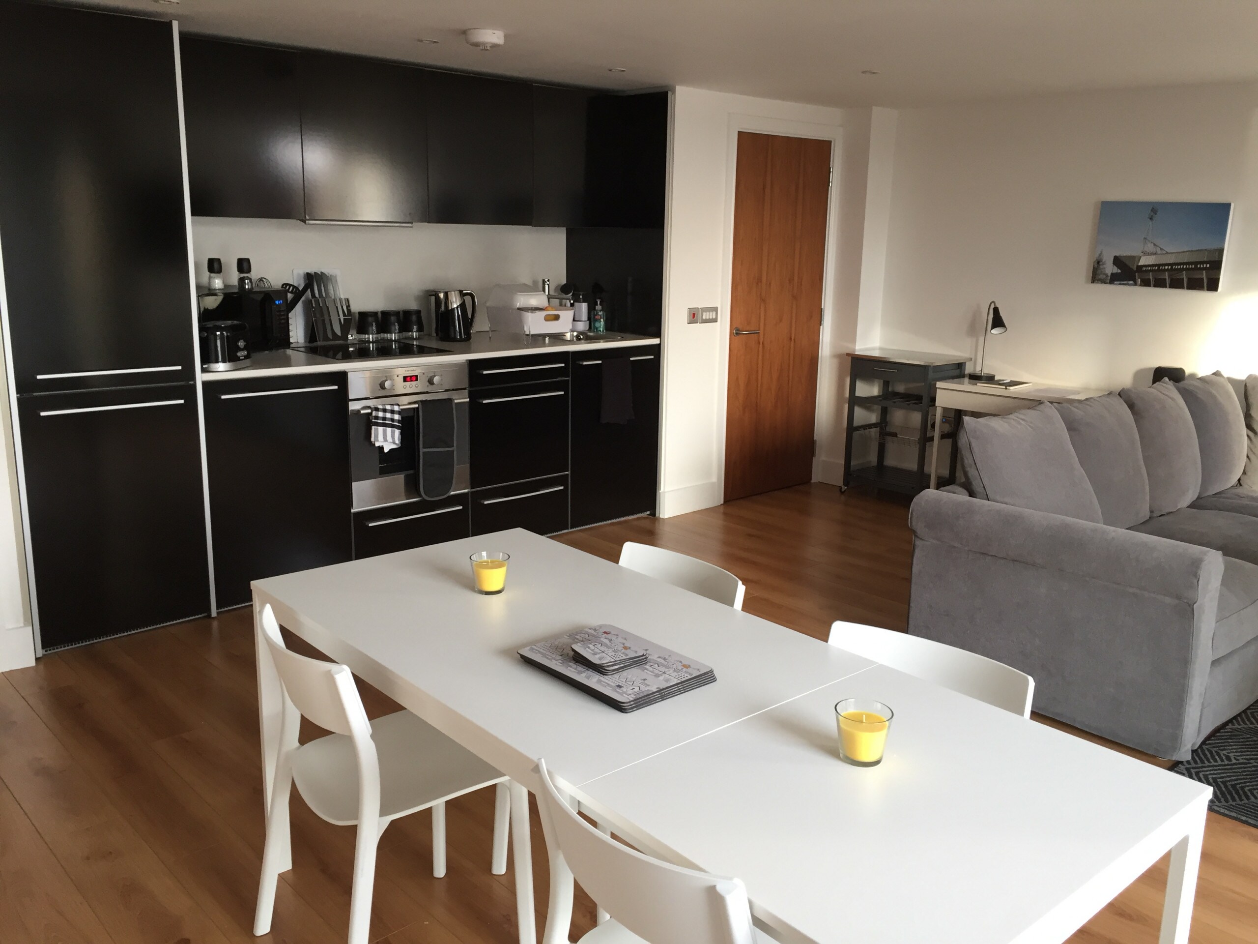 Property Image 2 - 2 Bedroom / 2 Bathroom, Ipswich Waterfront with balcony and terrace, allocated parking space (indoor)