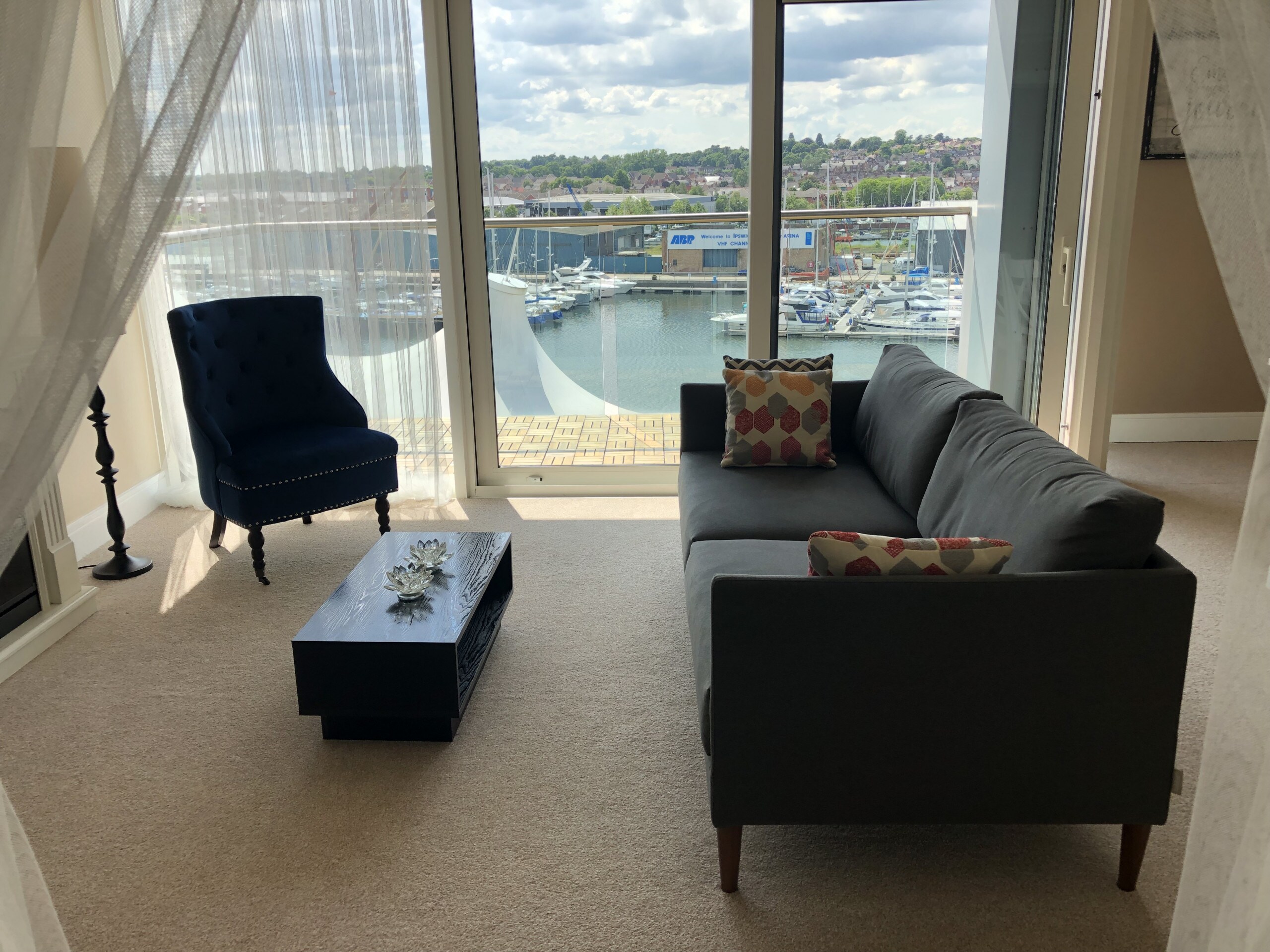 Property Image 2 - 2 Bedroom / 2 Bathroom, Ipswich Waterfront with balcony and marina views. Allocated parking space (indoor)