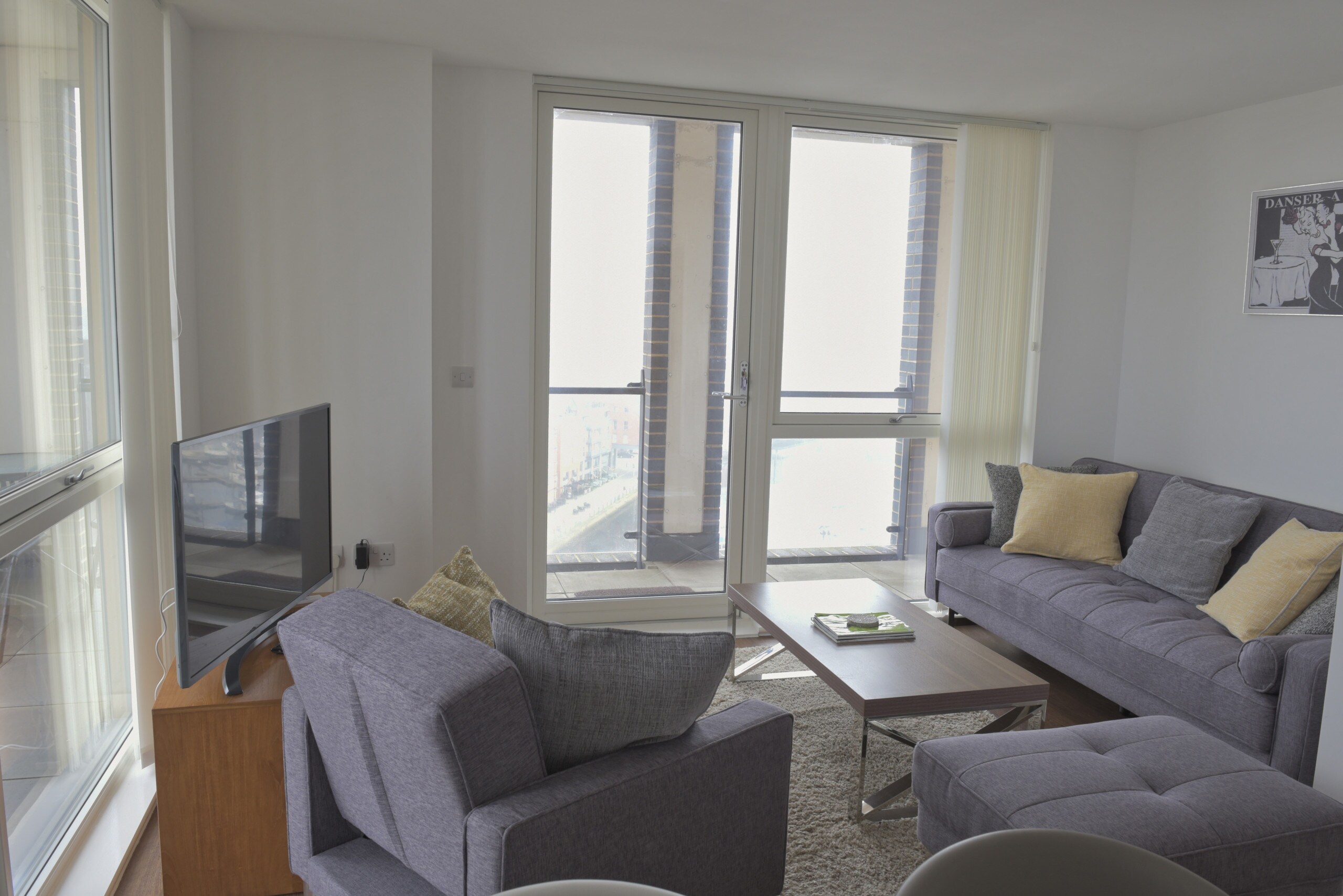 Property Image 1 - 1 Bedroom 10th Floor (with lift), balcony and wide views over the Waterfront. Allocated parking space (ind