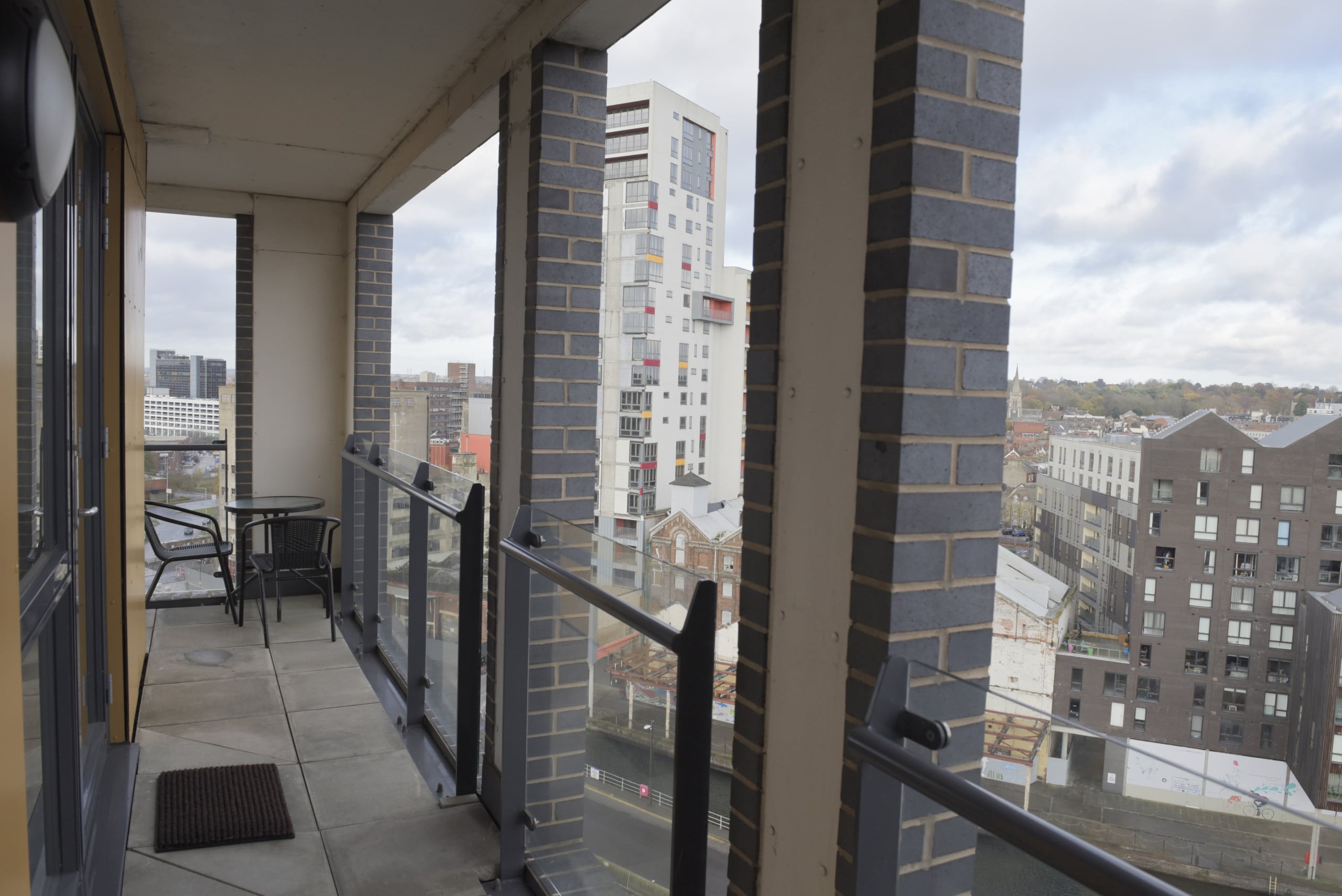 1 Bedroom 10th Floor (with lift), balcony and wide views over the Waterfront. Allocated parking space (indoor)