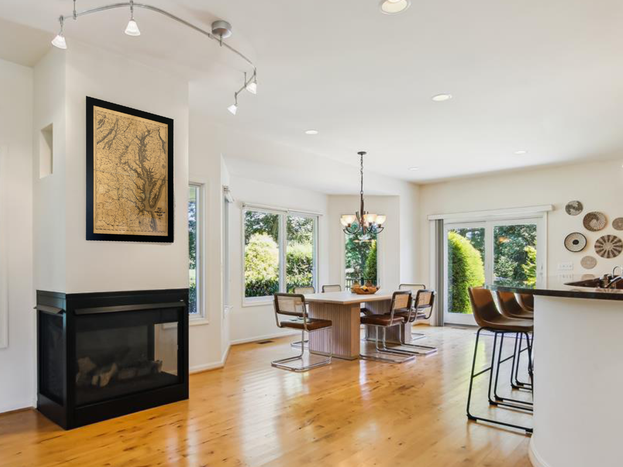 Dining Room & Breakfast Bar