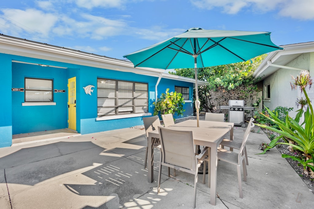 Outdoor Dining and Grill