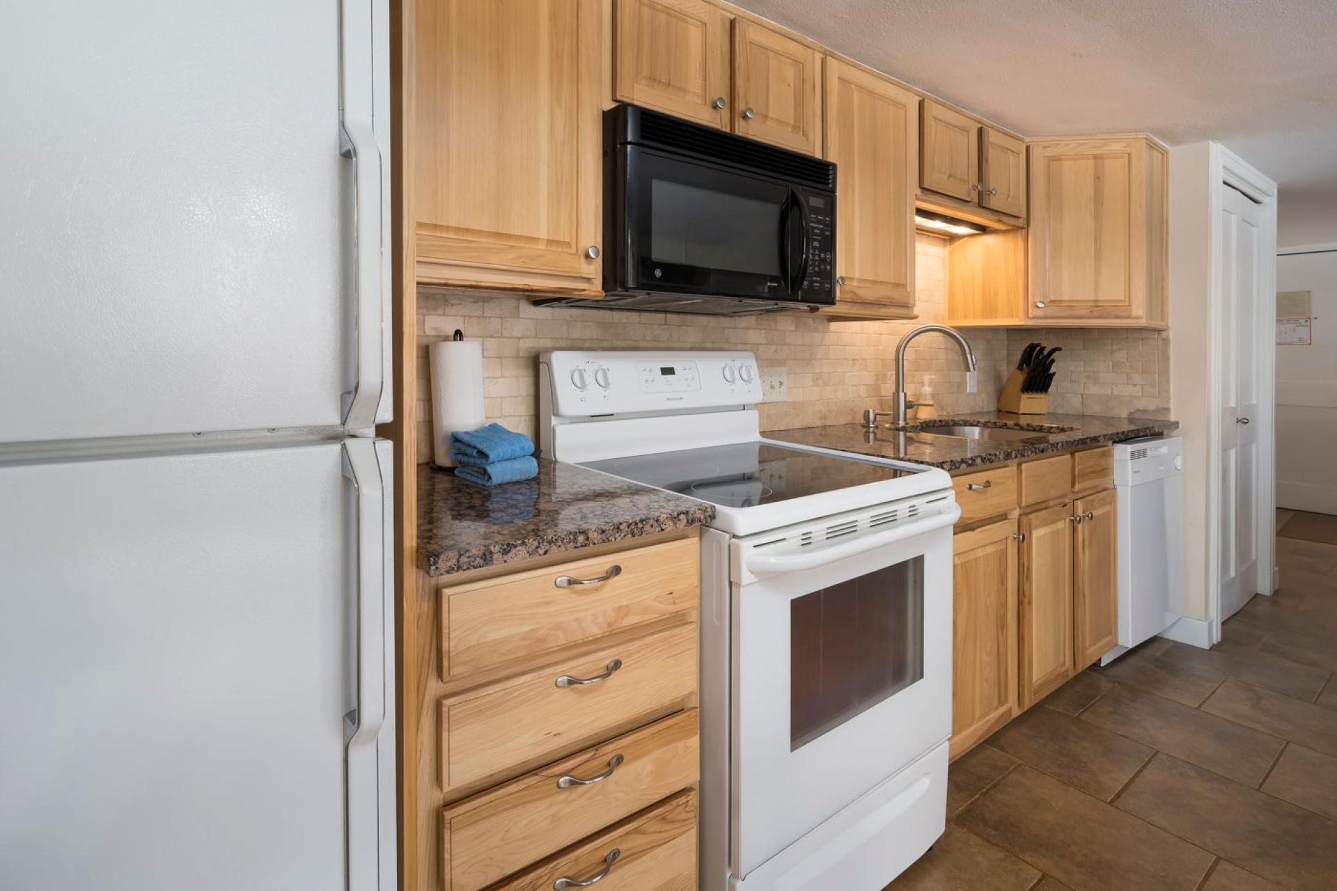 Property Image 2 - Wild Irishman Condo: Modern Comforts, Wood Fireplace, Heated Pool & Hot Tub, Free Shuttle to Slopes