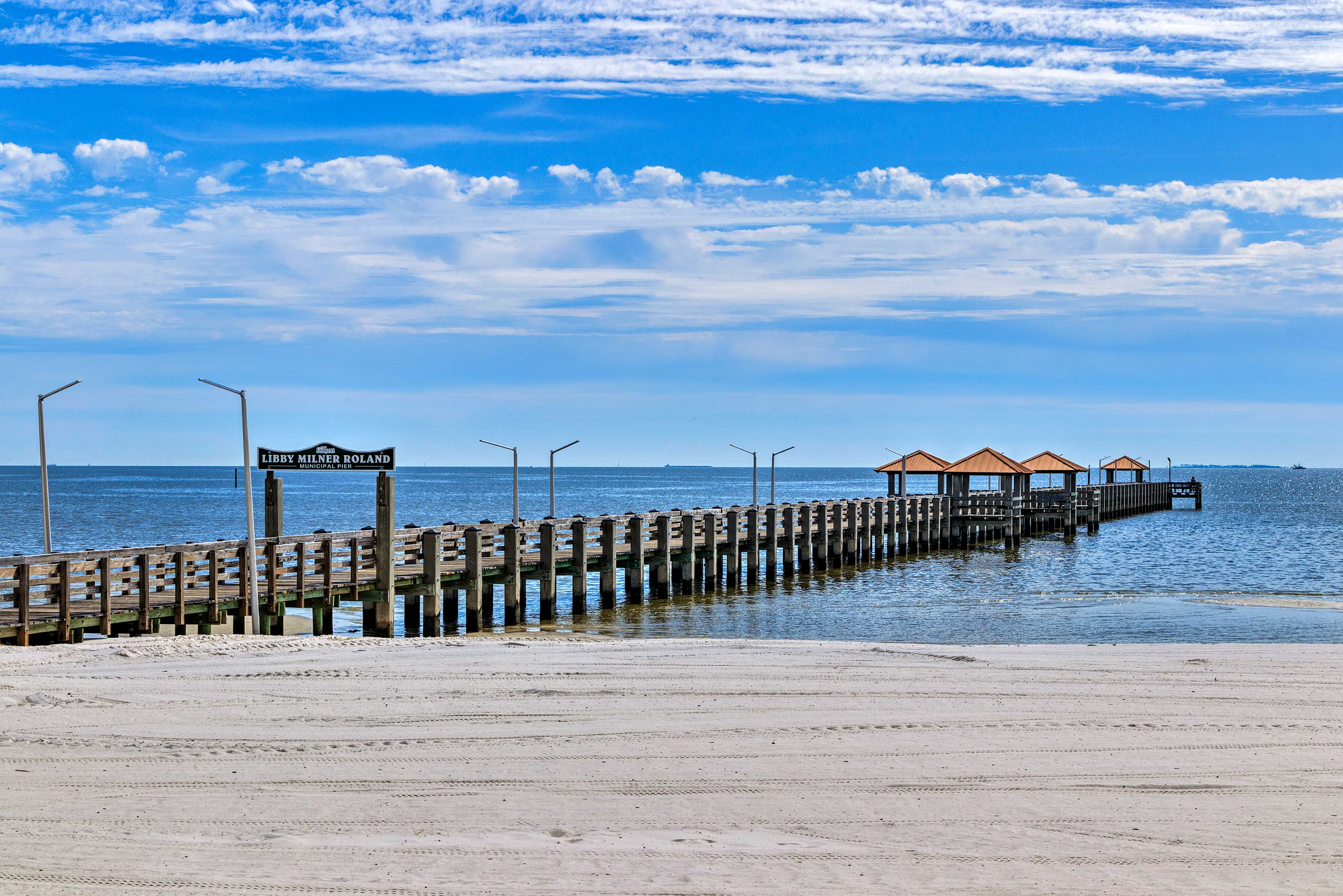 Property Image 2 - Beachside Getaway - Walk to Gulf, Pier & Casino!