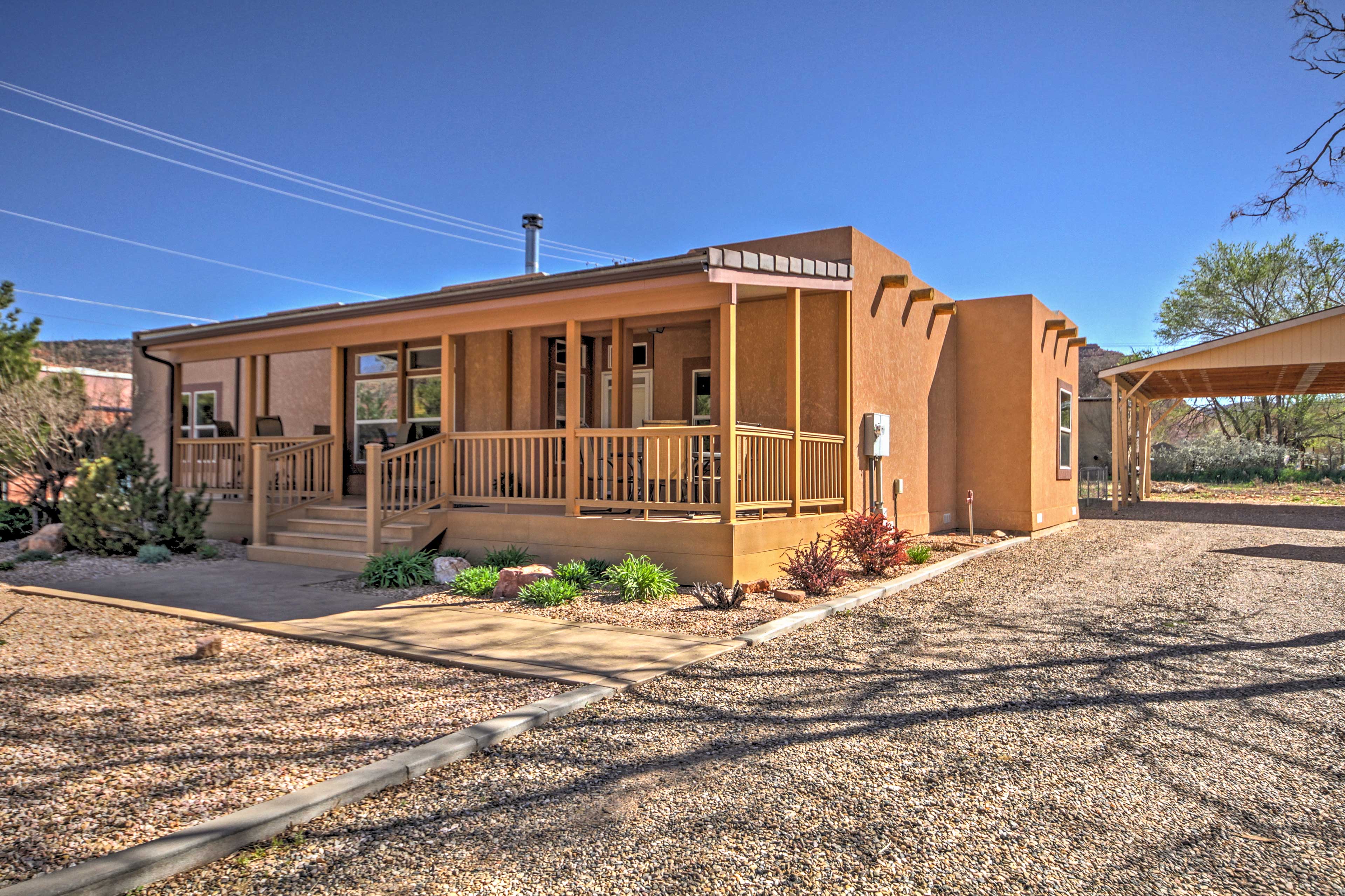 Property Image 1 - Beautiful Kanab Home w/ Yard - Walk to Restaurants