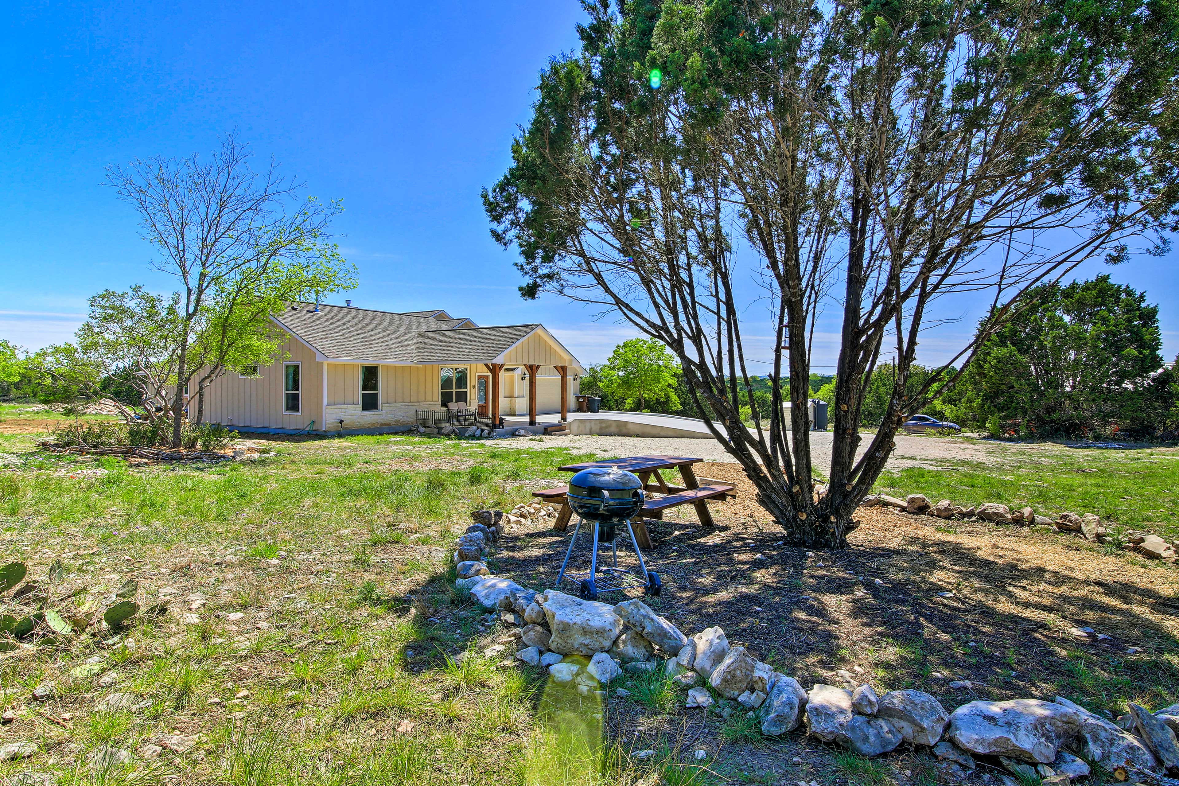 Hill Country Casita w/ Patio: 13 Mi to Dtwn Boerne