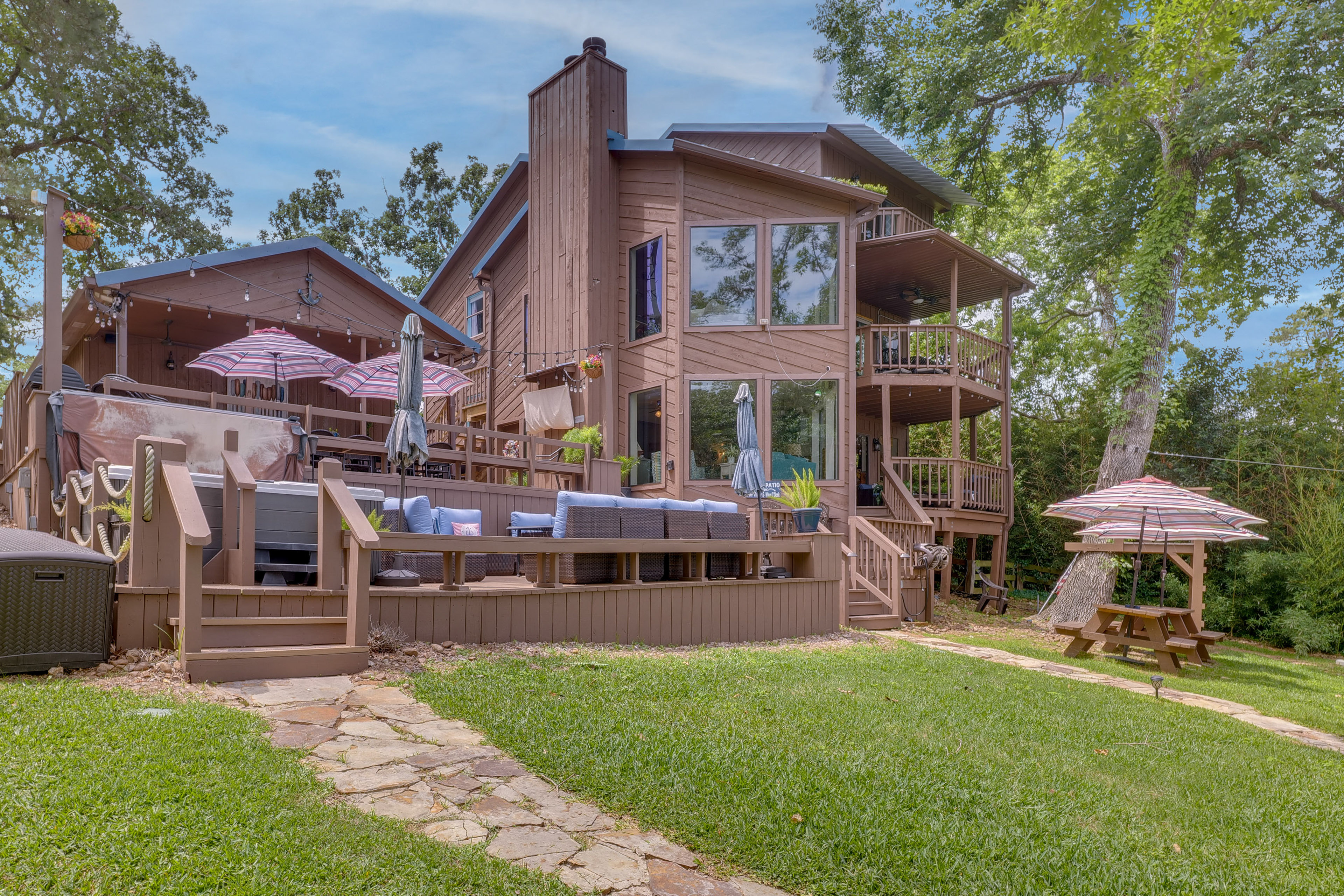 Property Image 1 - Beautiful Lakehouse: Hot Tub, Gameroom & 10 Kayaks