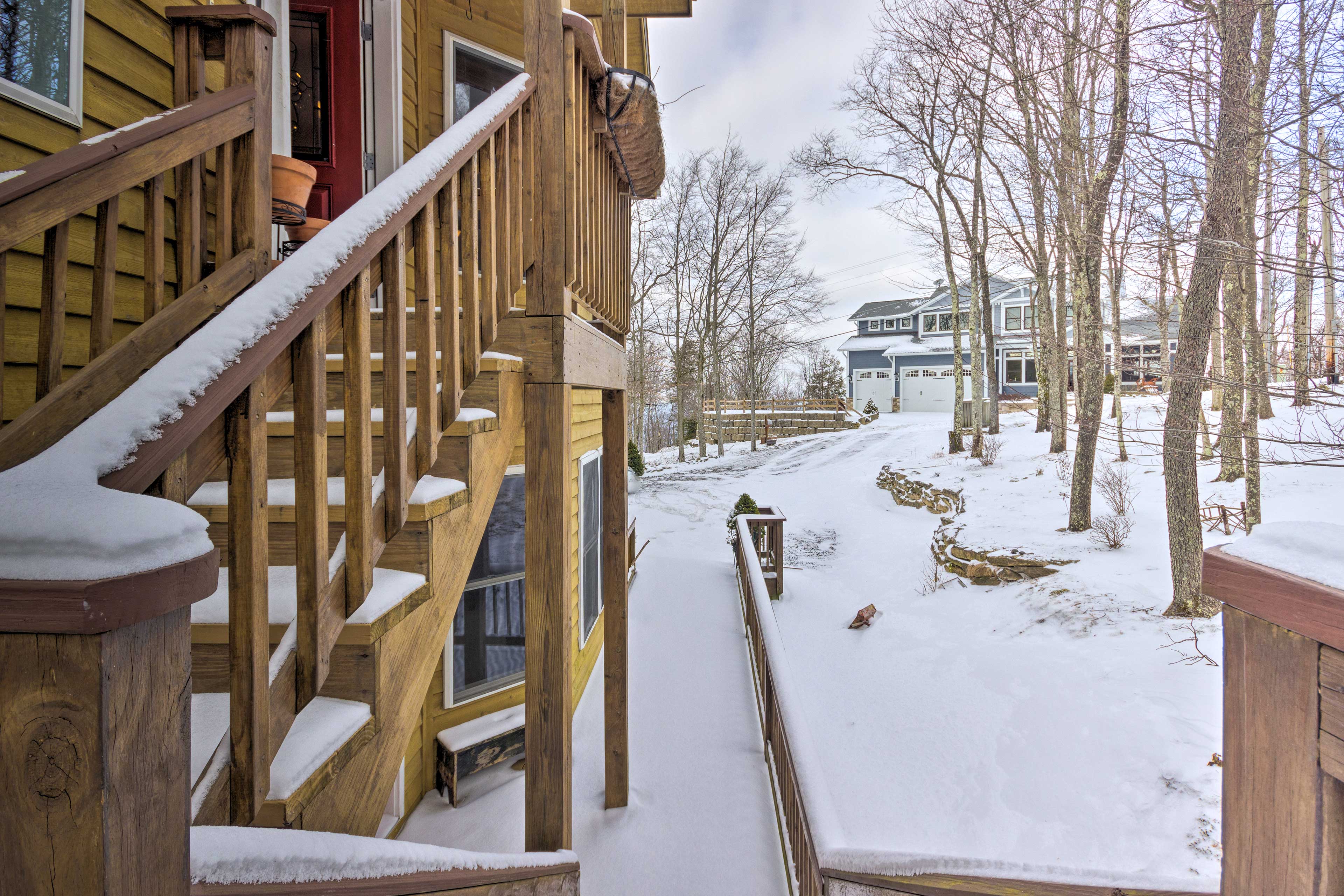 Property Image 2 - Beech Mountain Retreat w/ Open Deck: 2 Mi to Ski!