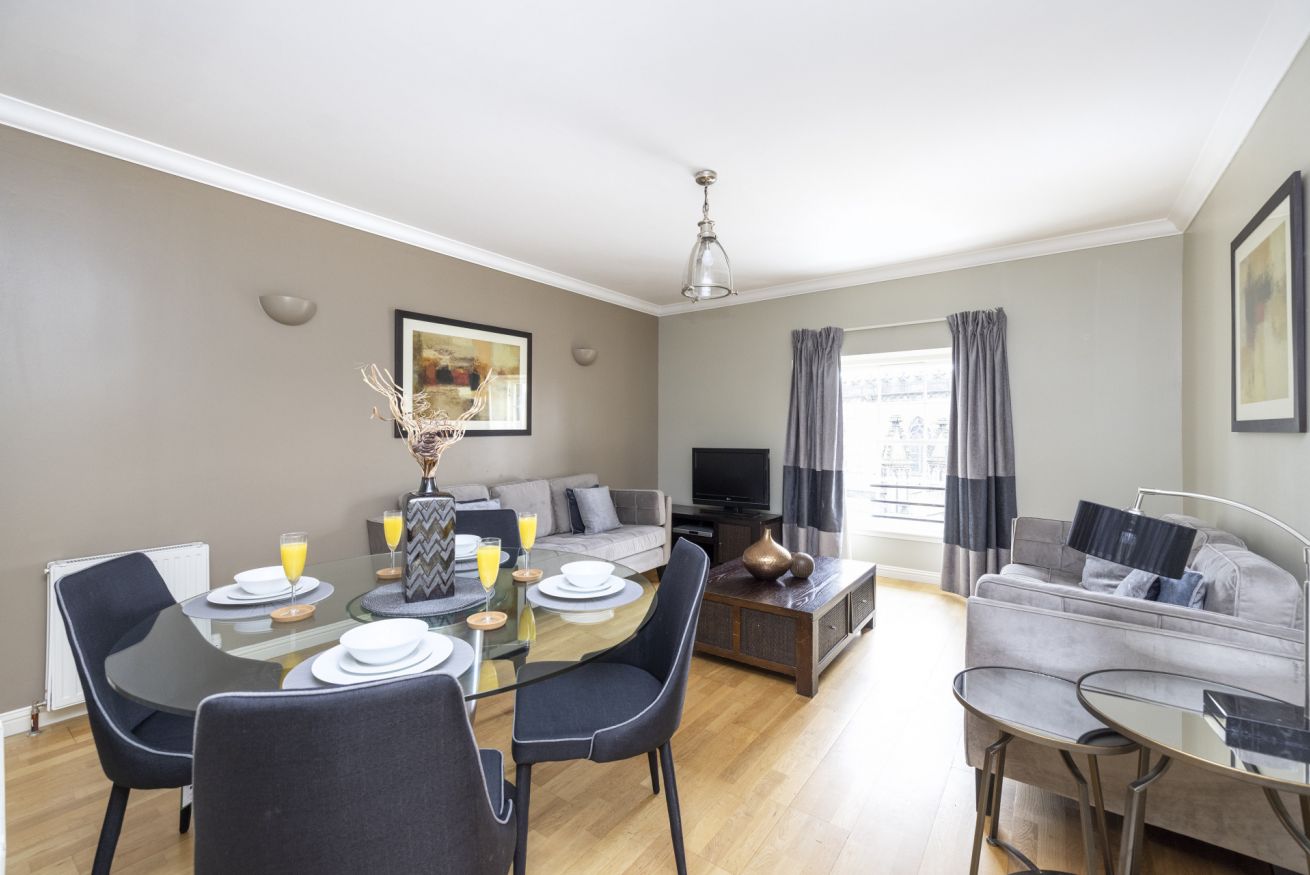 Property Image 1 - Gorgeous 3-bed apt on the Royal Mile