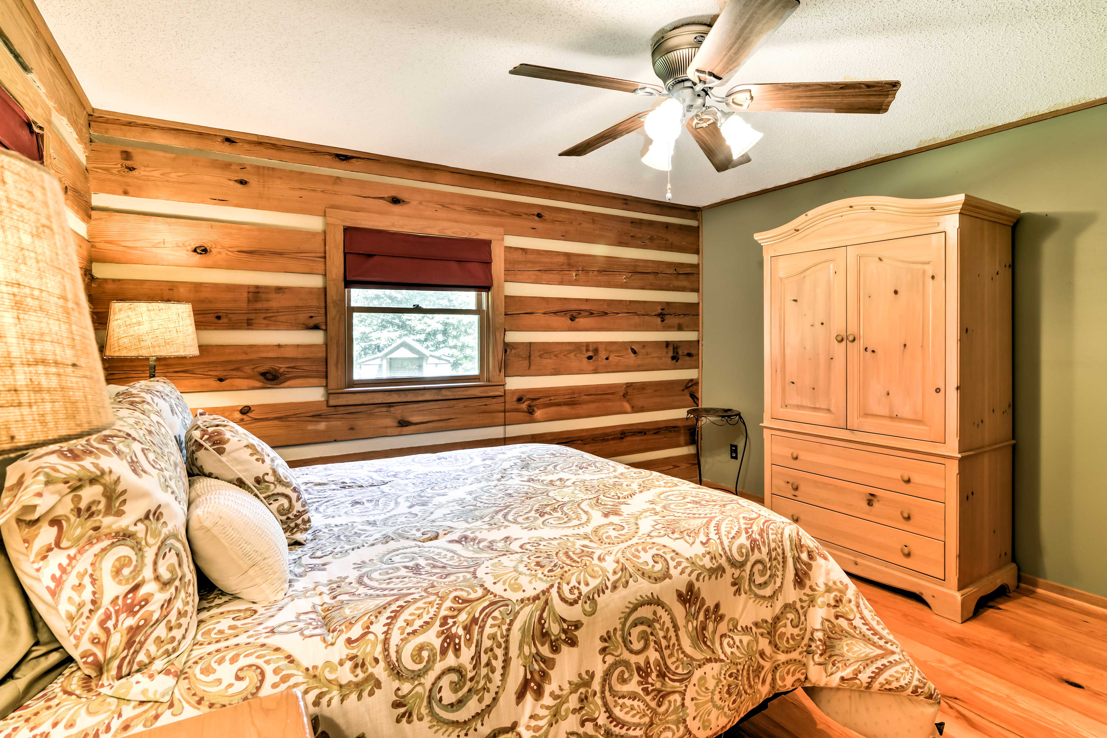 Black Mountain Cabin w/ Screened Porch + Views!