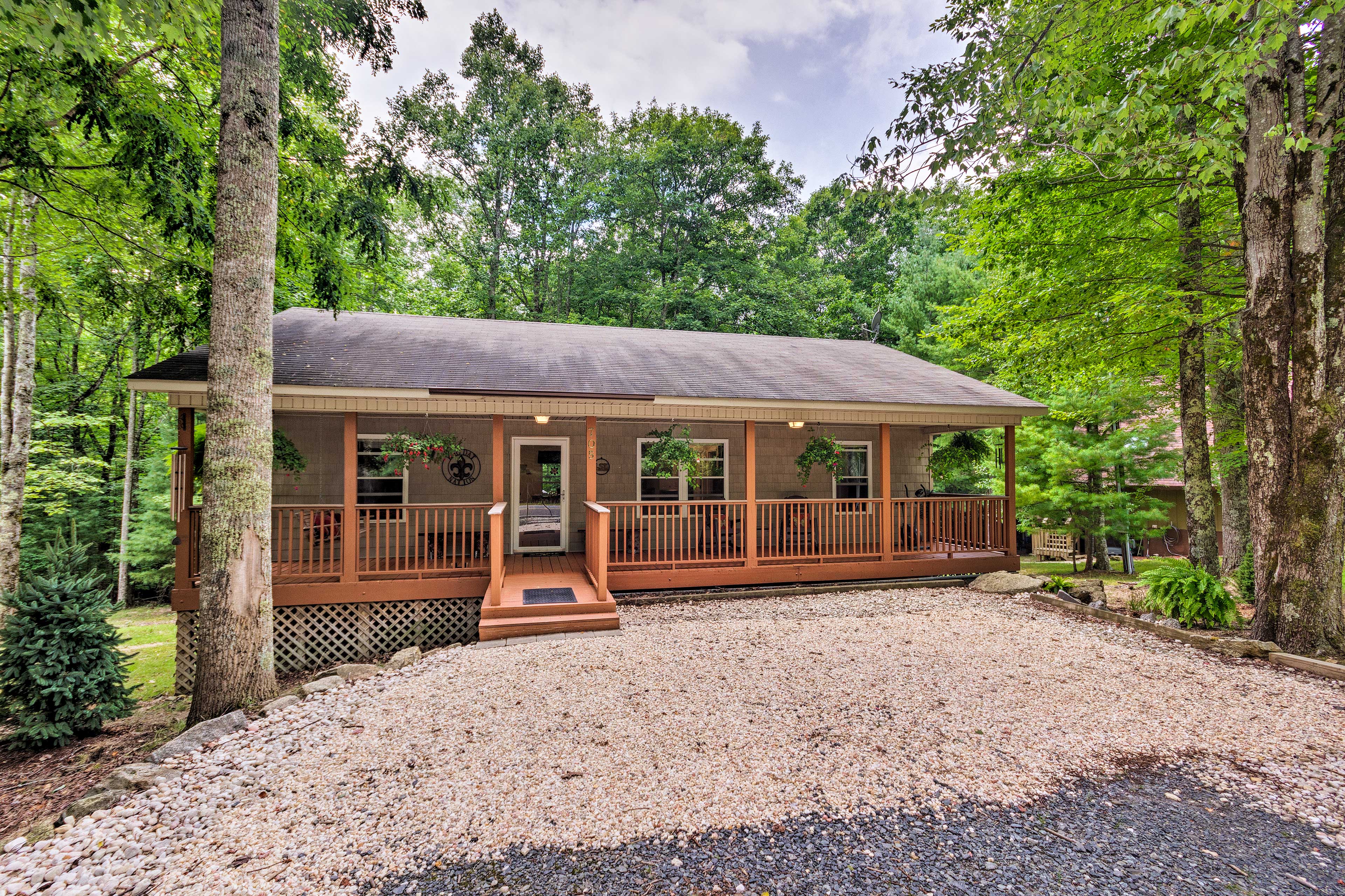 Property Image 1 - Cozy Home w/ Covered Deck by Beech Mountain Skiing