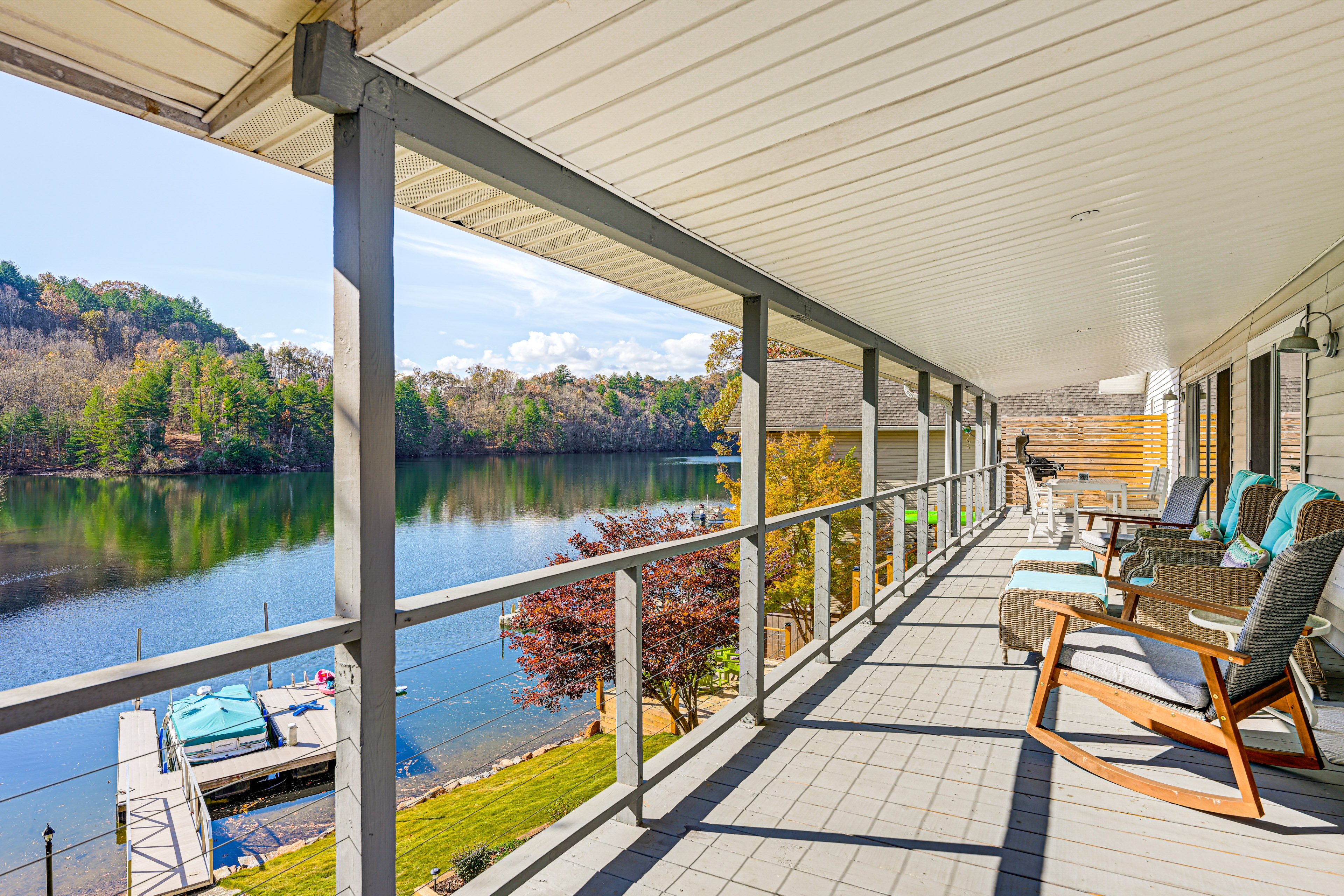 Property Image 2 - Cozy Lake Santeetlah Cottage with Dock & 3 Kayaks!