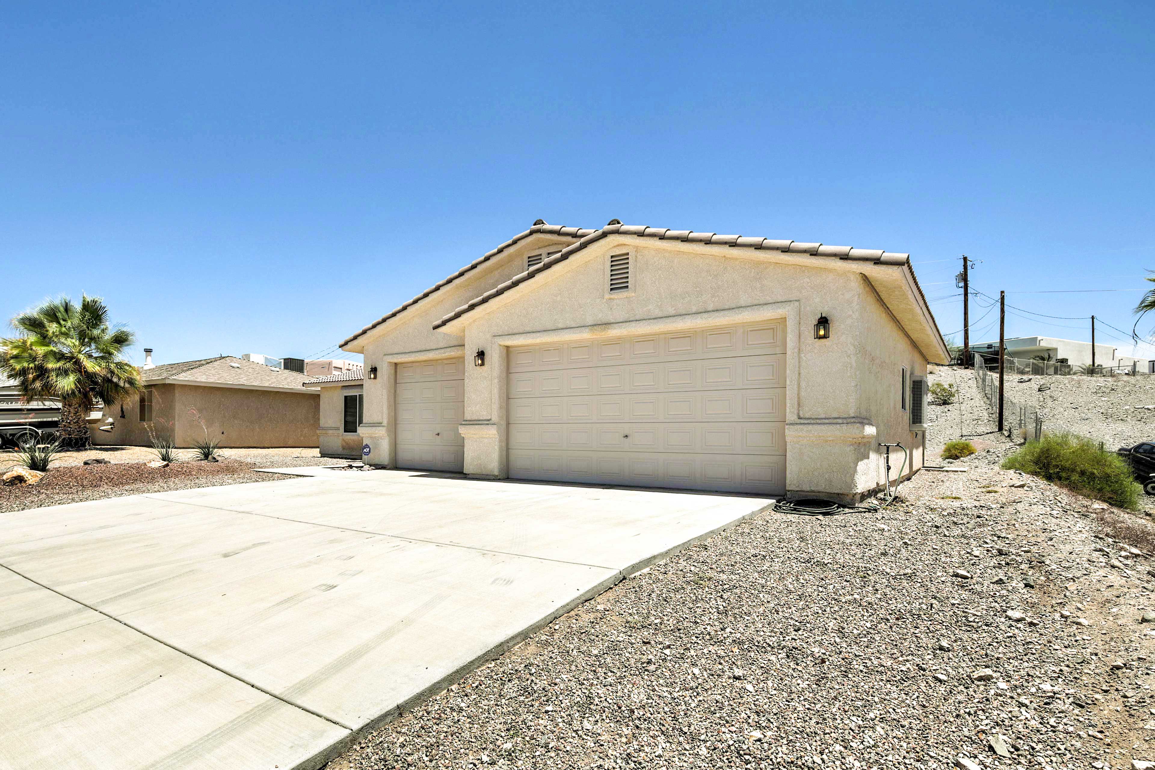 Property Image 2 - Cozy Lake Havasu City Retreat w/ Deck & Pool Table