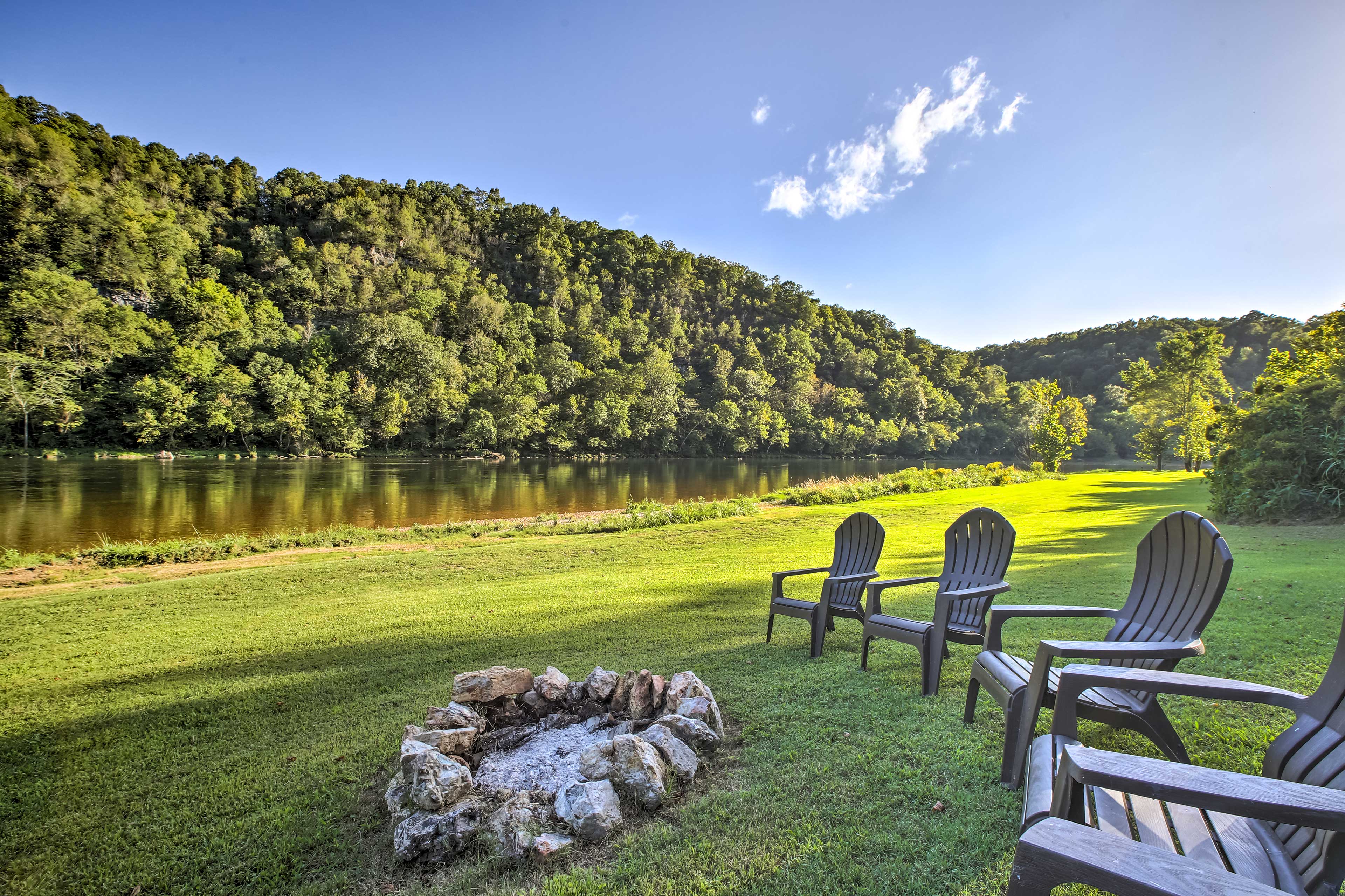 Property Image 2 - Cozy Waterfront Cottage w/ Deck on White River!