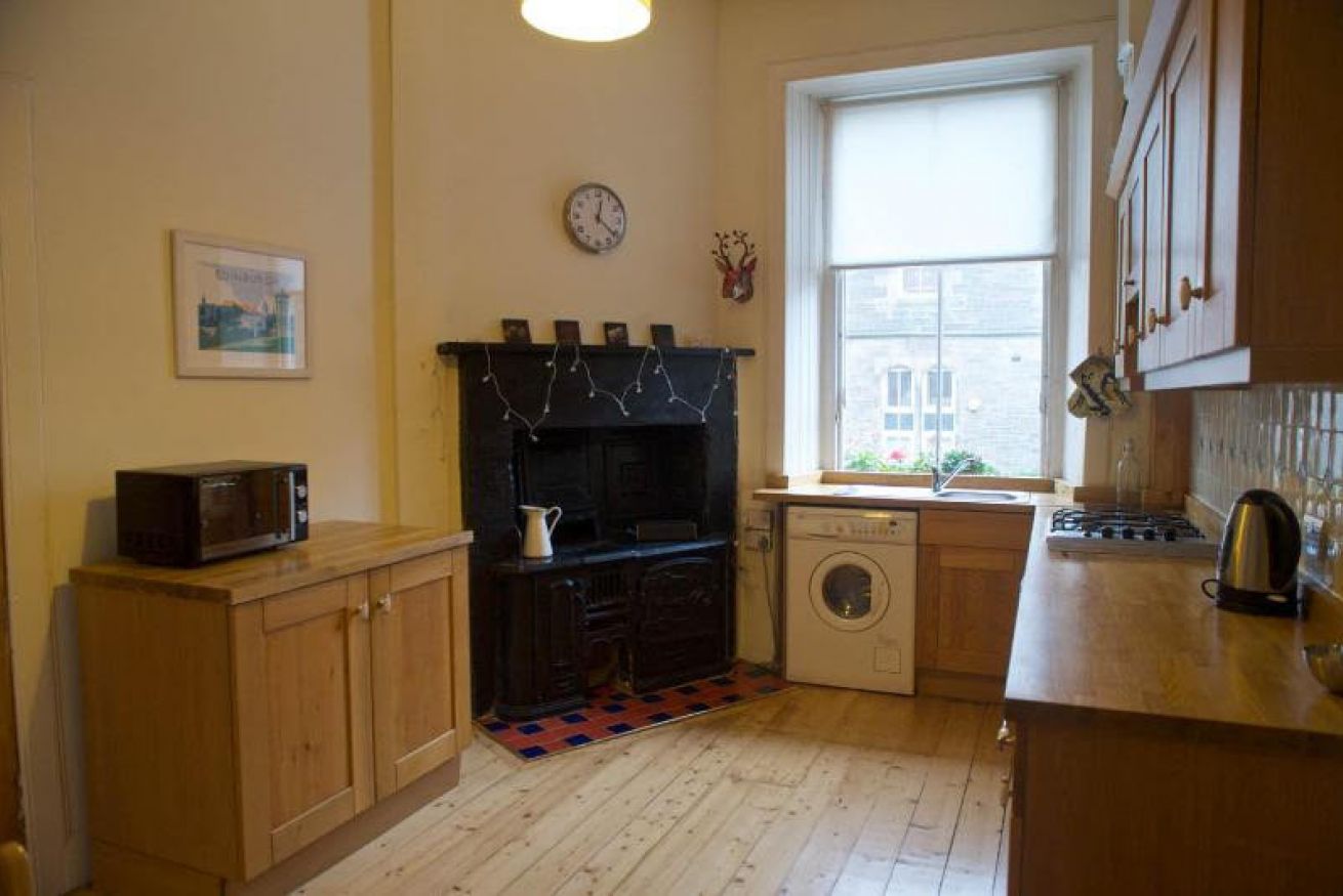 Property Image 1 - Cosy flat near Scottish Gallery