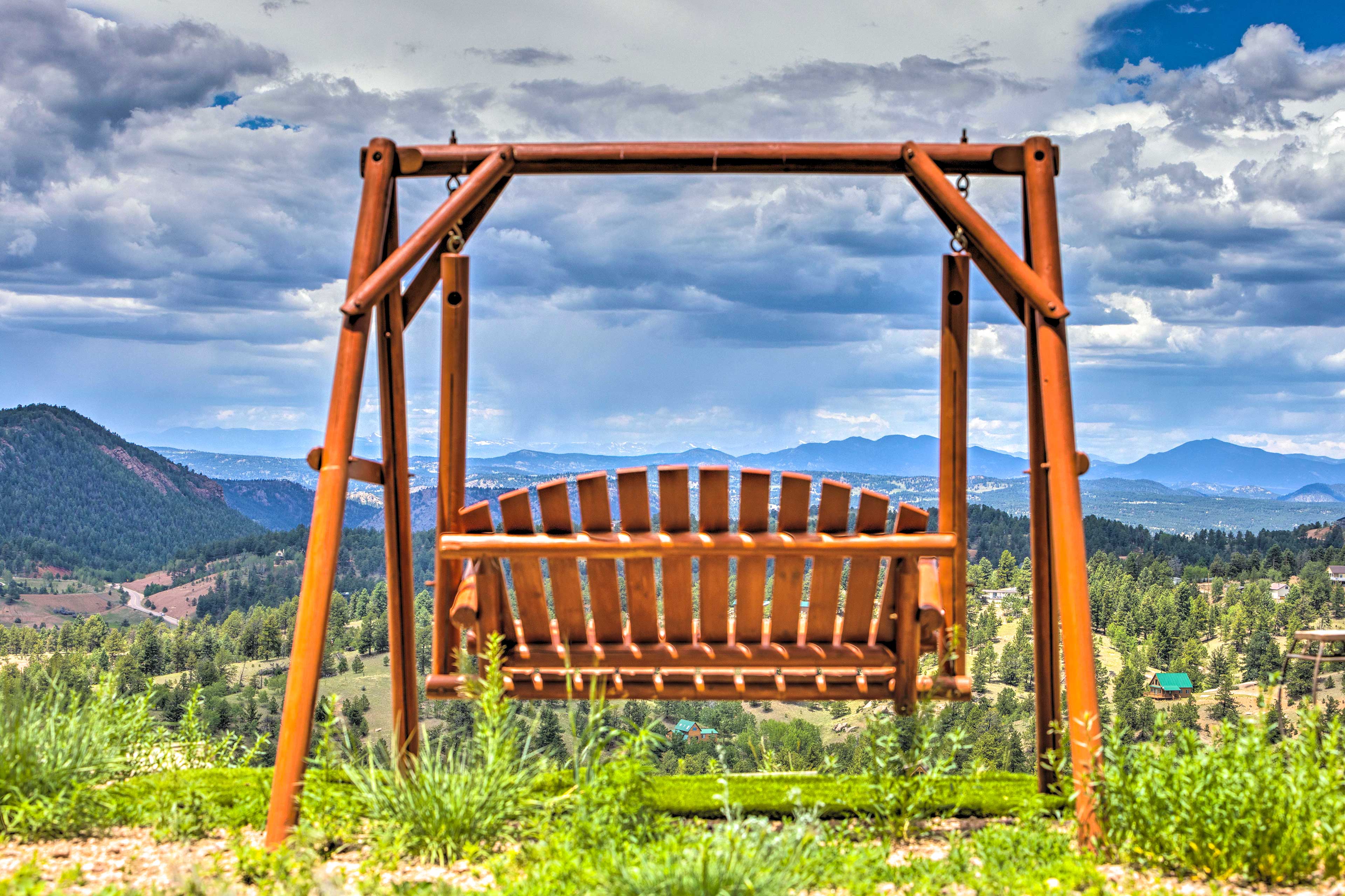 Property Image 2 - Cripple Creek Moutain Retreat: Hot Tub + Grill!