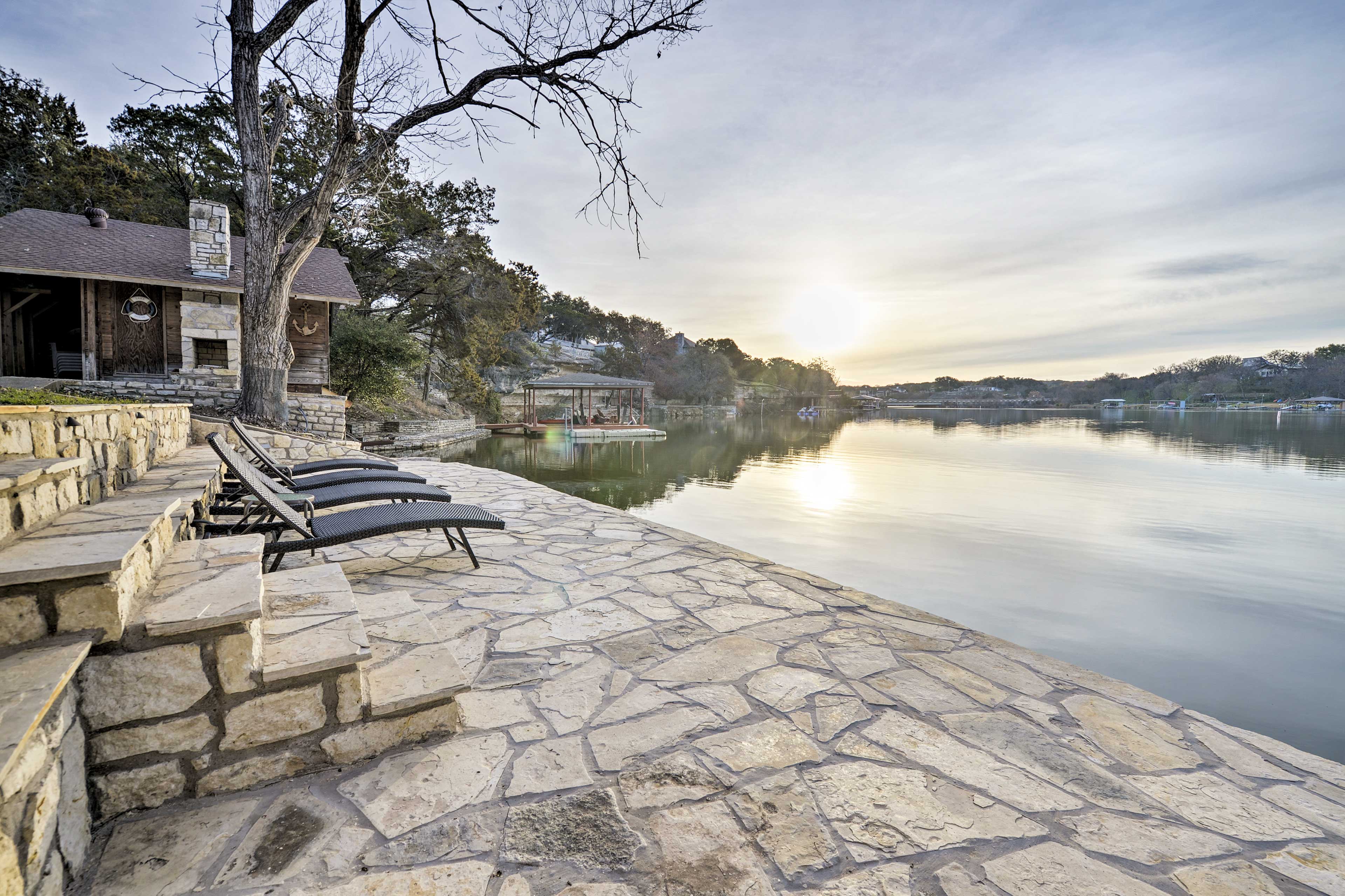 Property Image 2 - Bright n’ Breezy Waterfront Lake Granbury Getaway!