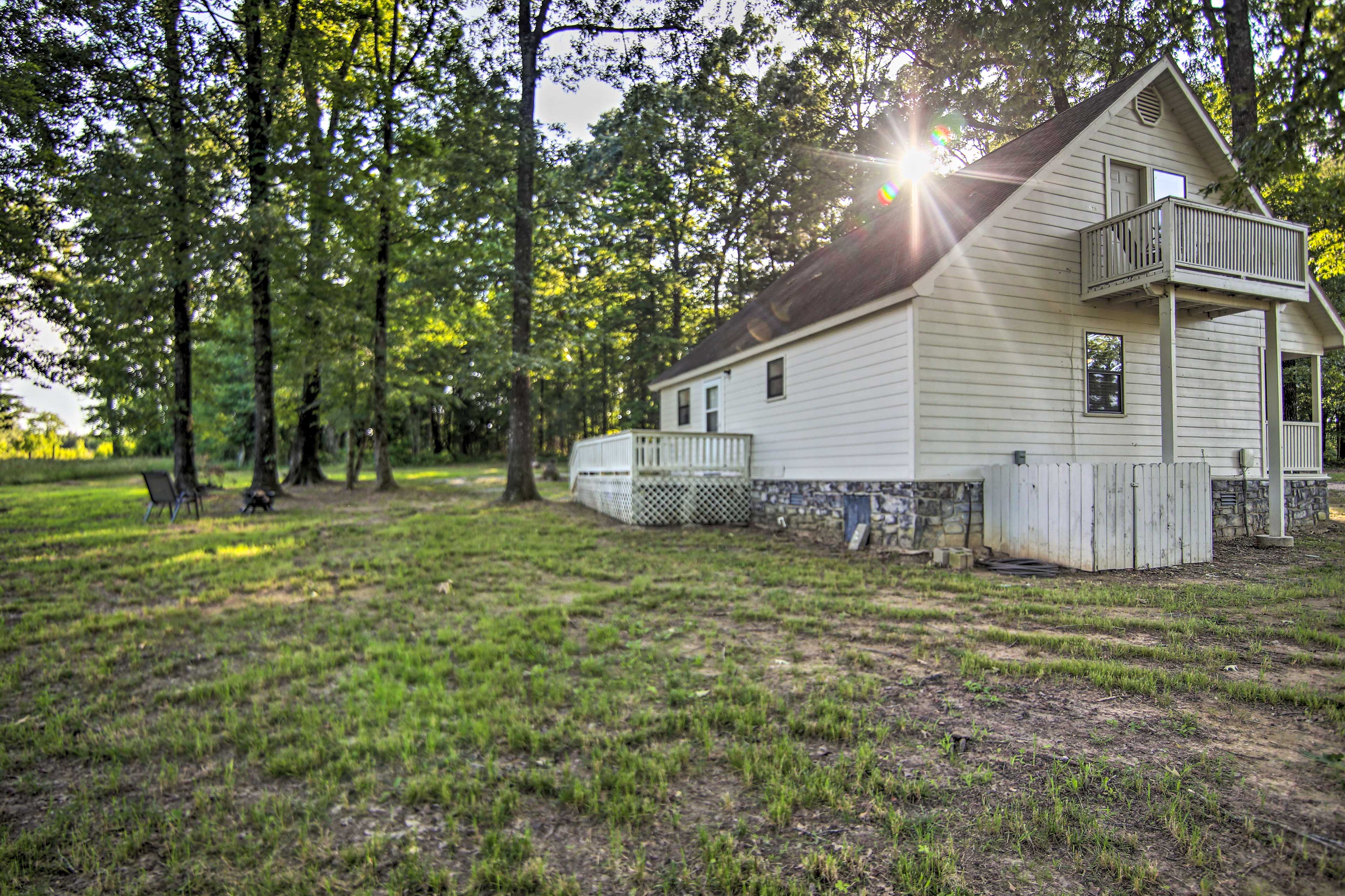 Peaceful Broken Bow Cottage w/ Fire Pit!