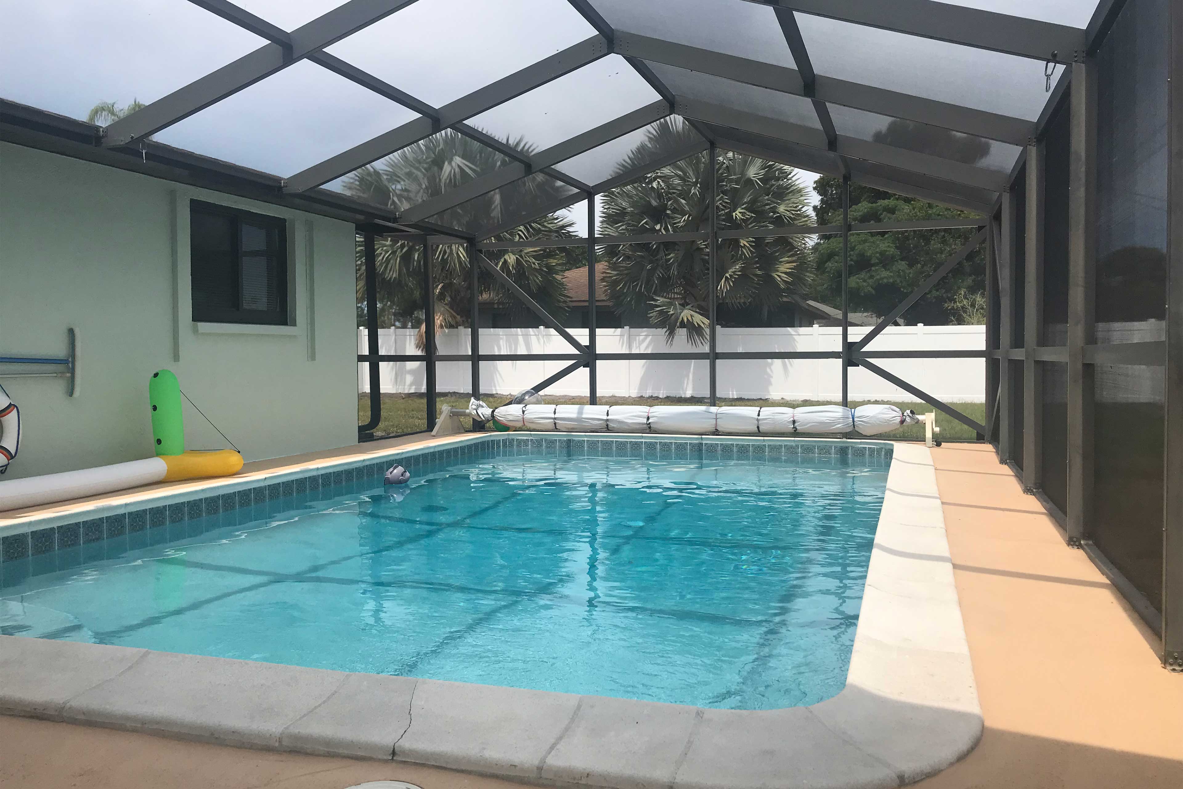 Bright Venice Home w/ Yard < 4 Miles to Beach!