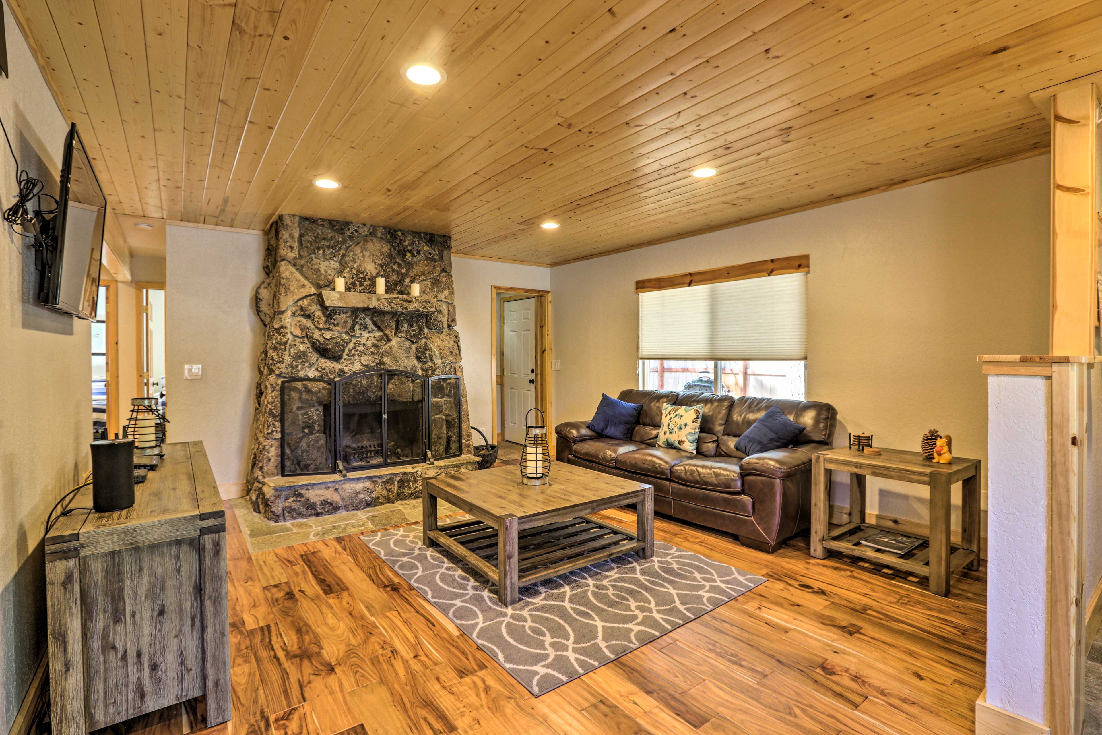 South Lake Tahoe Cabin ~ 7 Mi to Ski Resort!