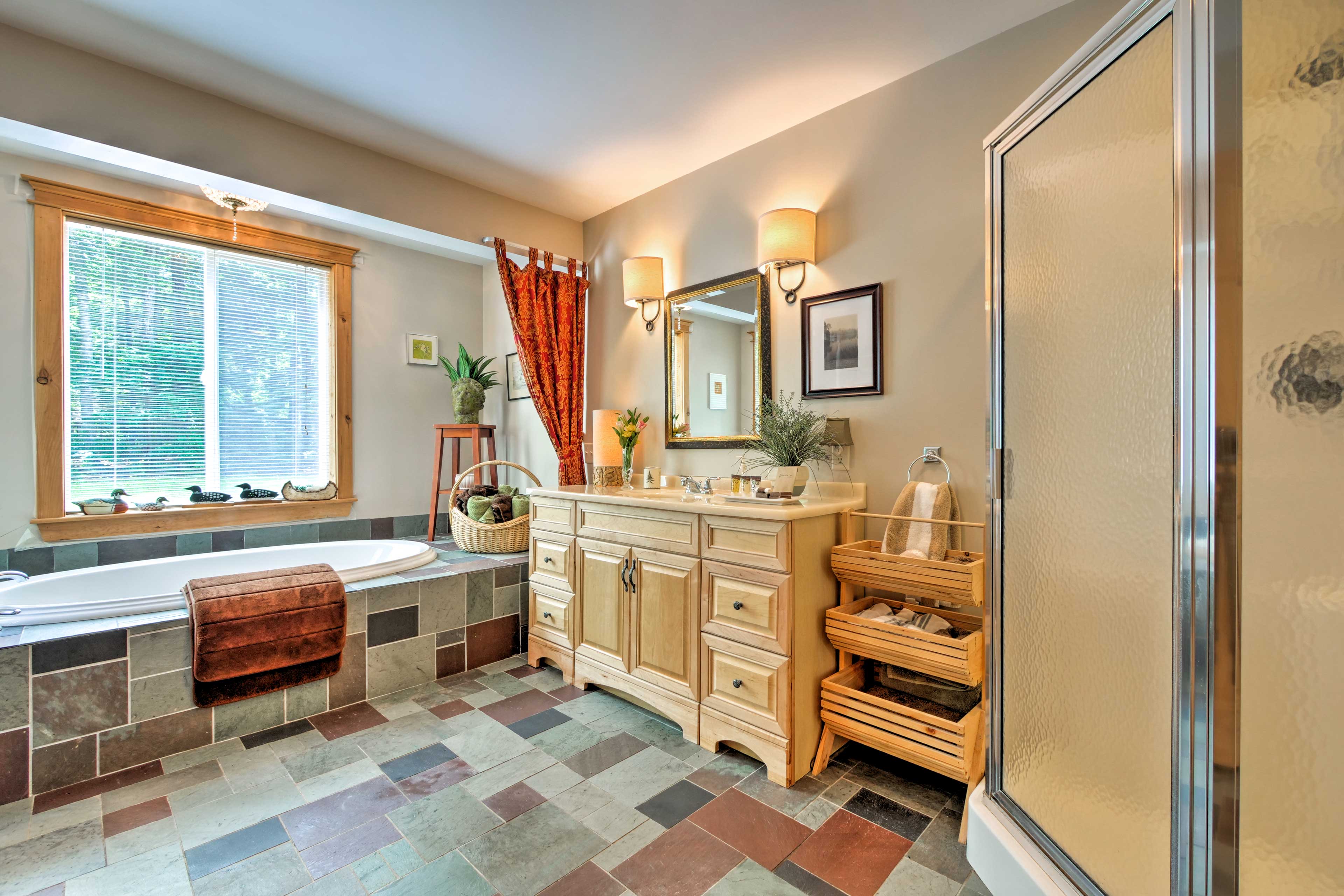 Waterfront Great Pond Cottage w/ Hot Tub & Deck!