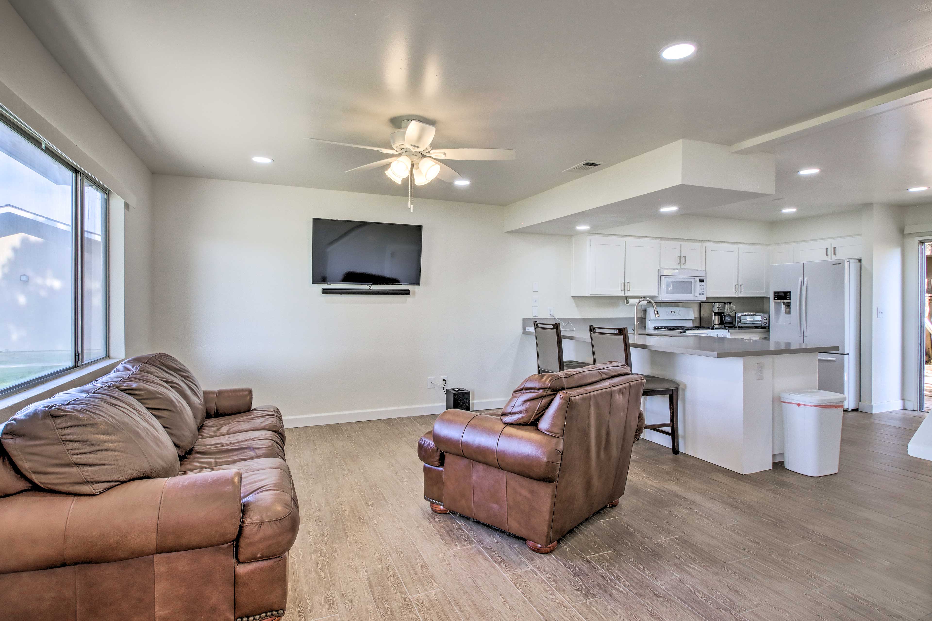 Property Image 2 - Comfy Bakersfield Townhome - Fire Pit & Patio