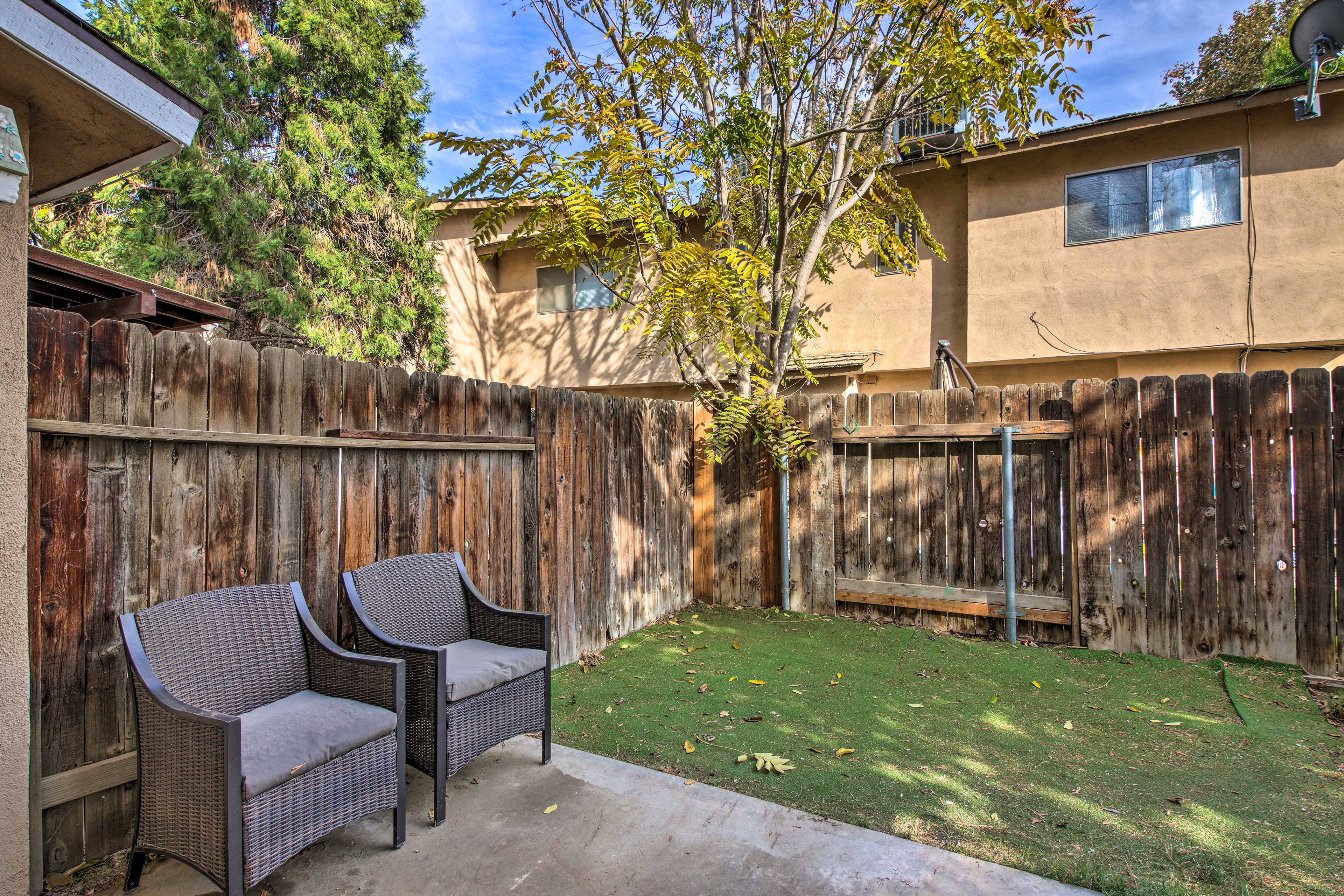 Central Bakersfield Townhome w/ Private Patio