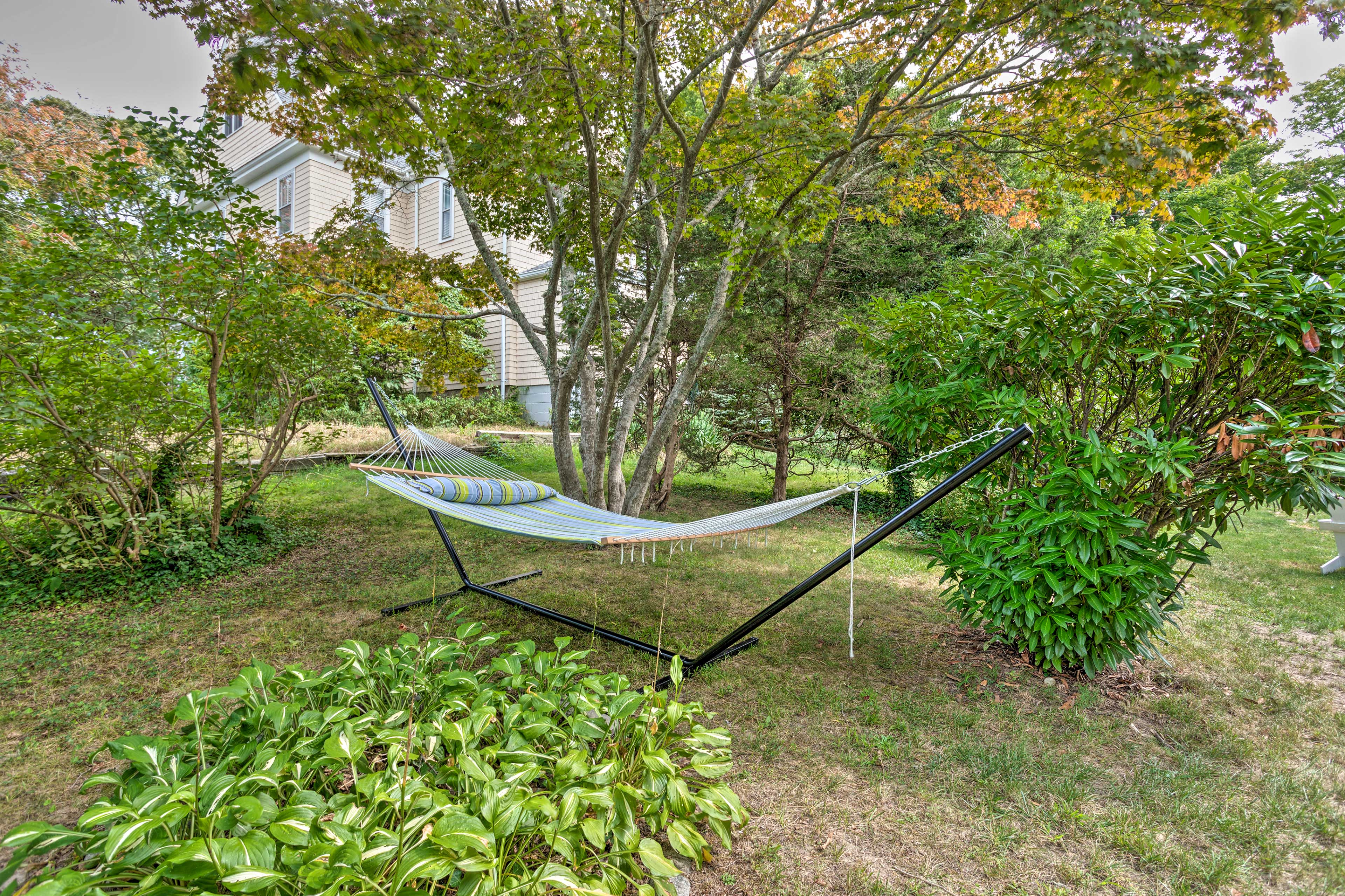 Cozy Cape Cod Cottage - Walk to Monument Beach!