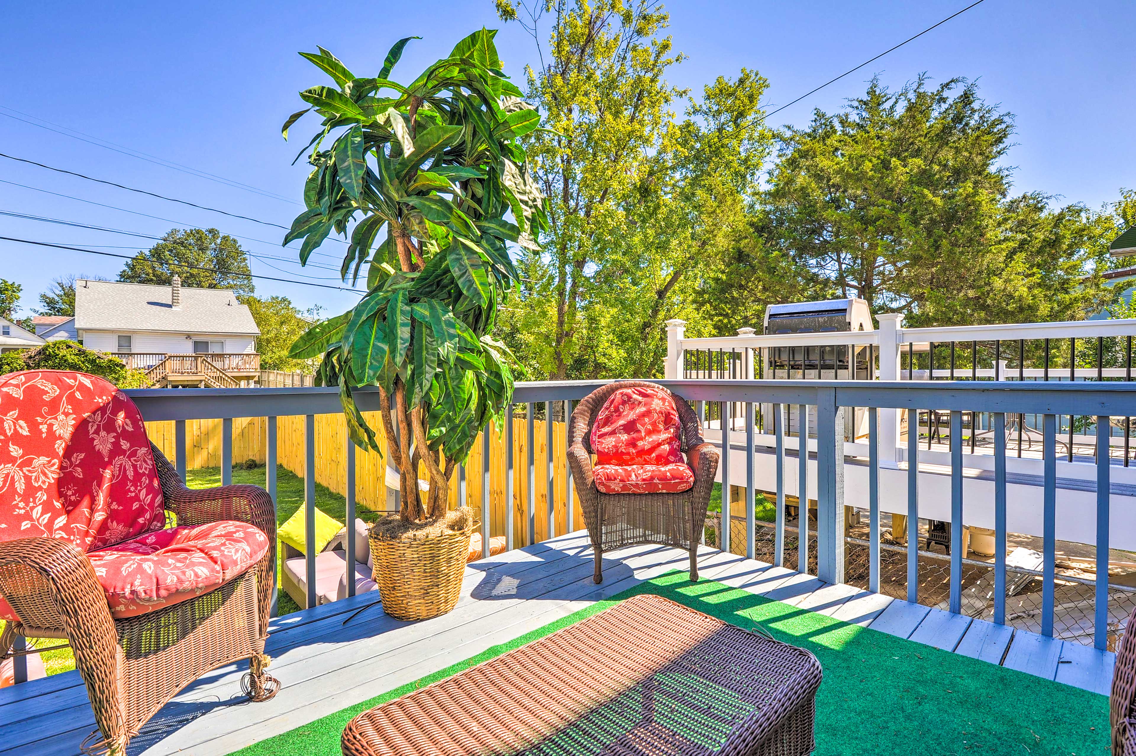 Charming Baltimore Home w/ Deck & Fire Pit!
