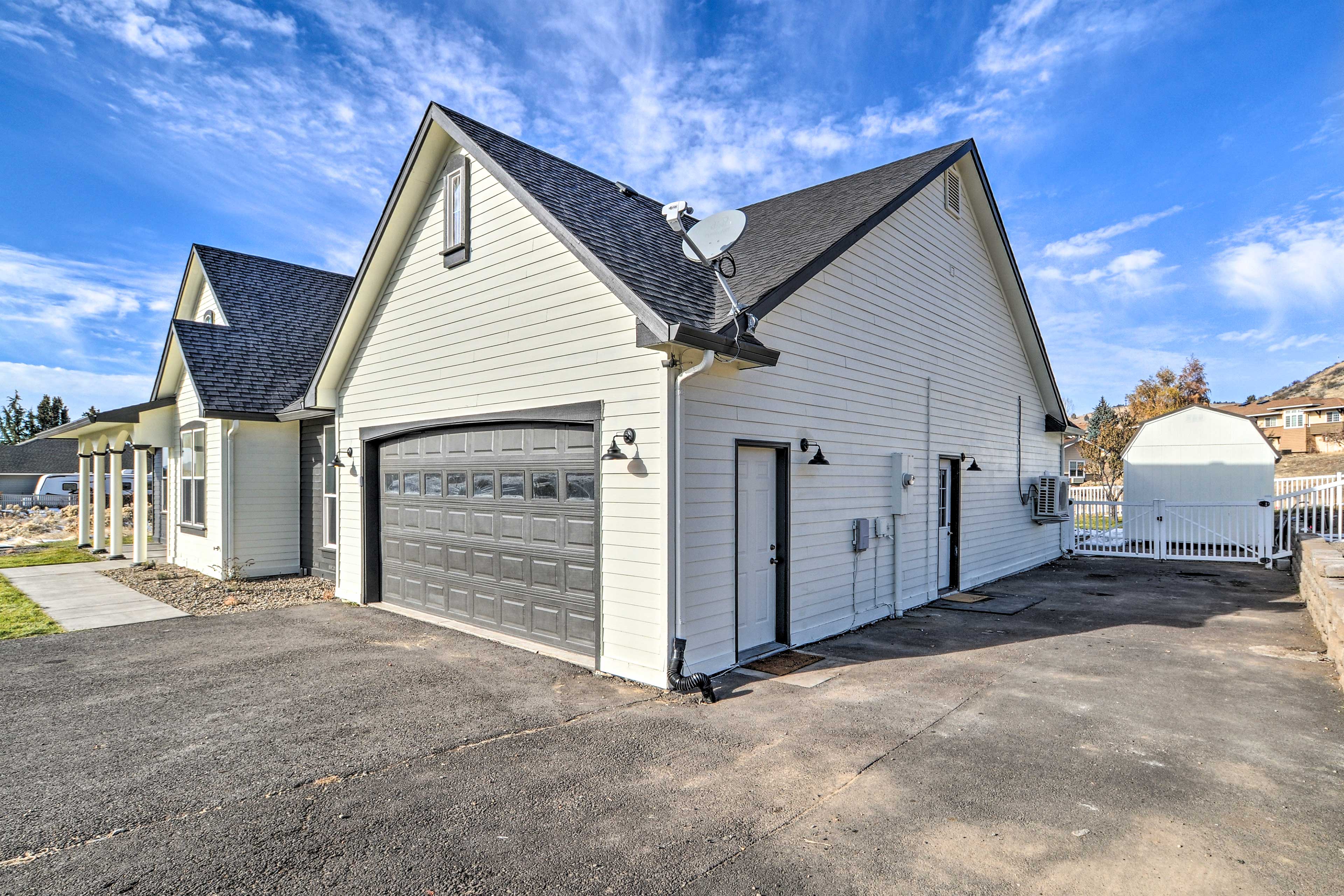 Property Image 2 - Alluring Home w/ Fire Pit < 1/2 Mi to OIT!