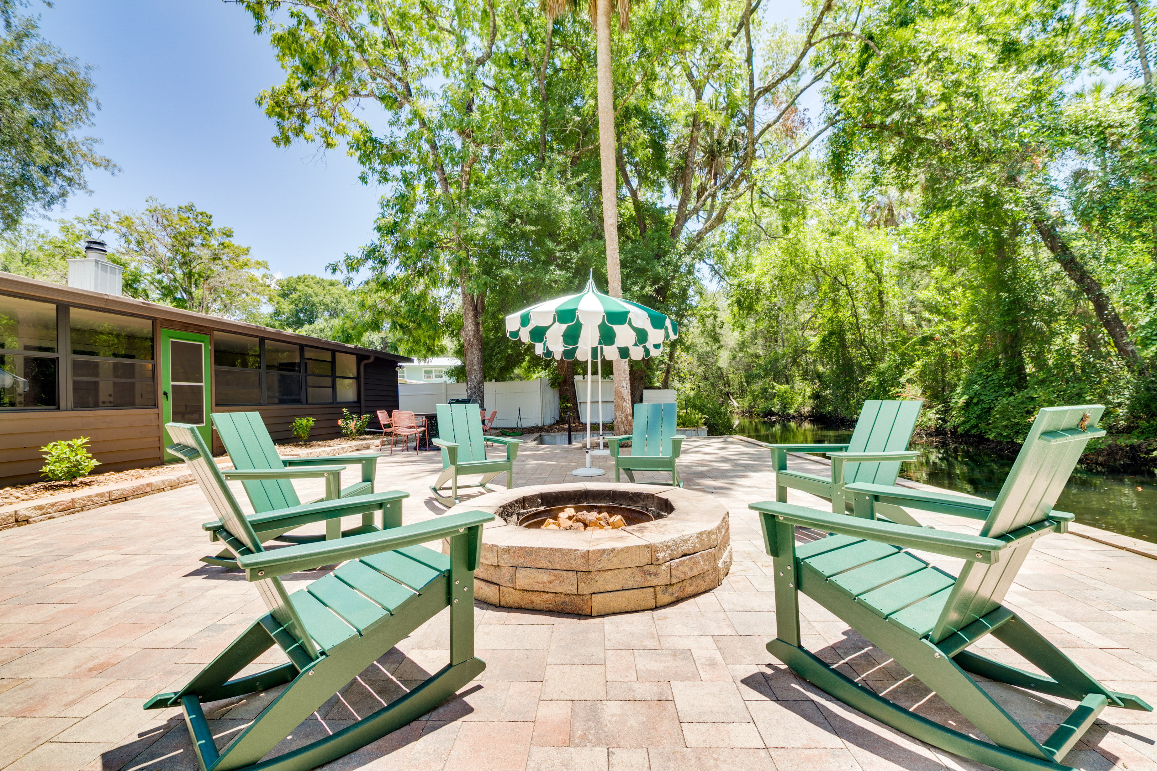 Riverfront Cottage in Homosassa: 'Chateau Relaxo'