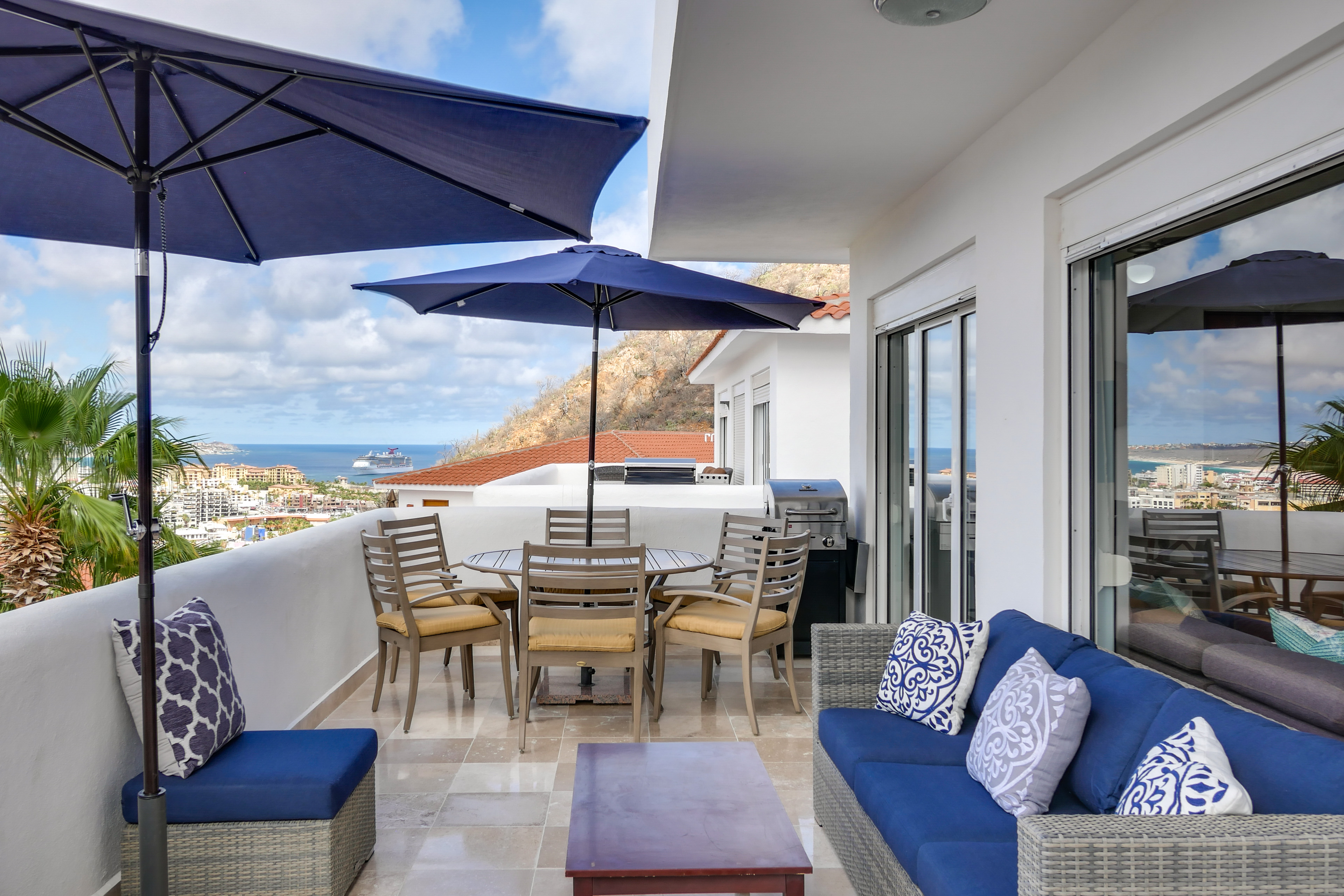 Chic Cabo Condo - Walk to Marina & Downtown!