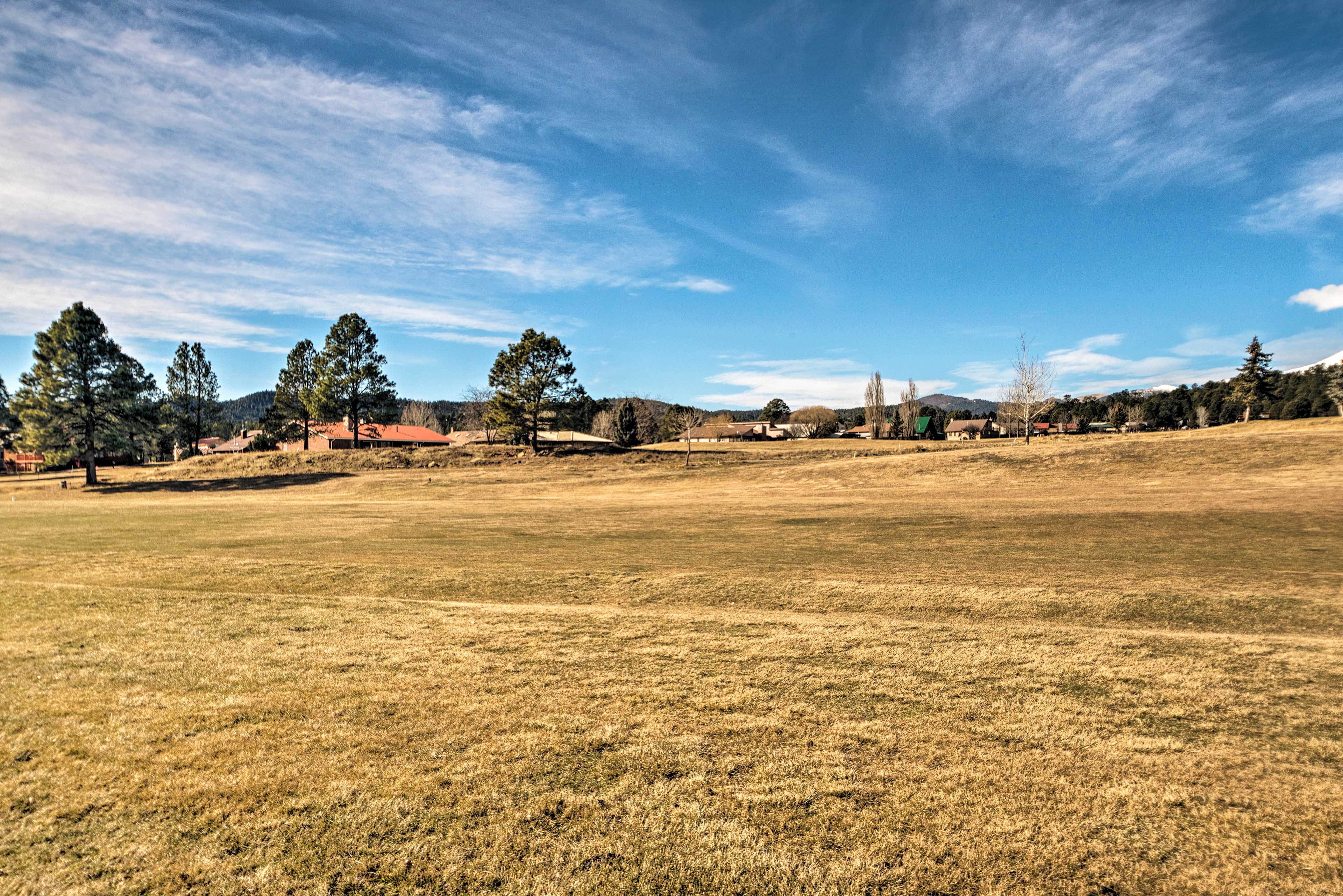 Condo on Golf Course: 2 Mi to Grindstone Lake!