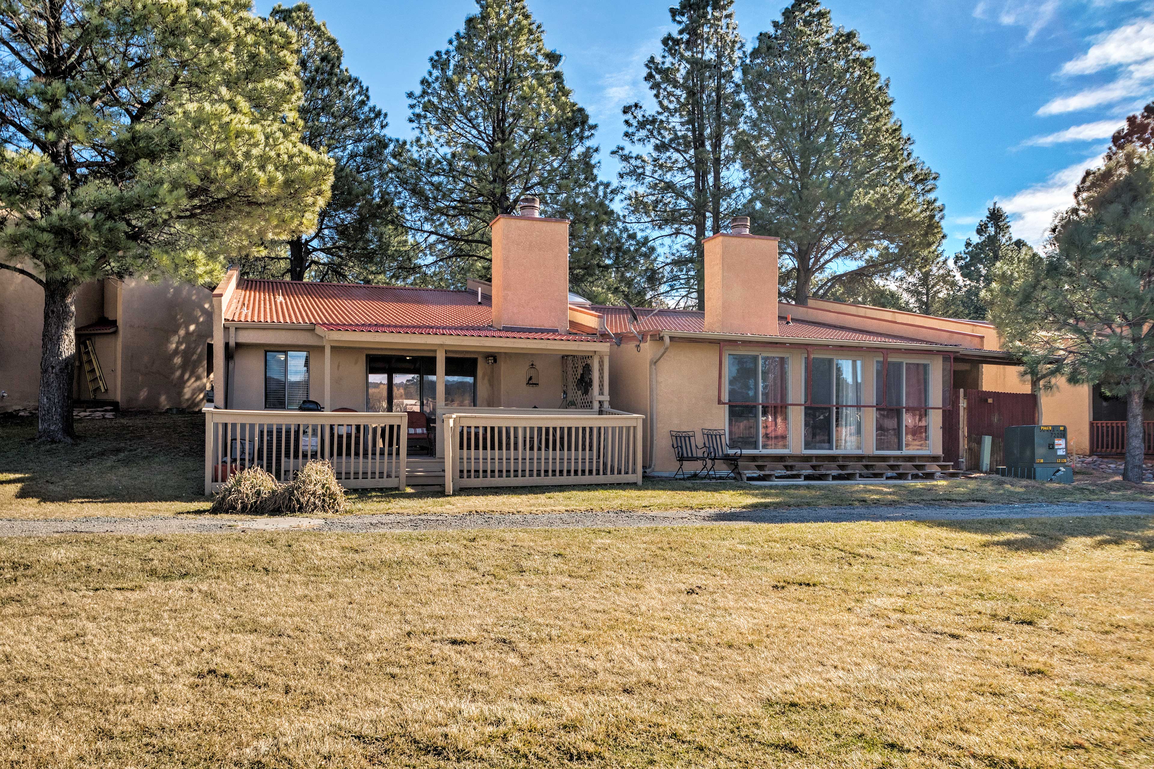 Condo on Golf Course: 2 Mi to Grindstone Lake!