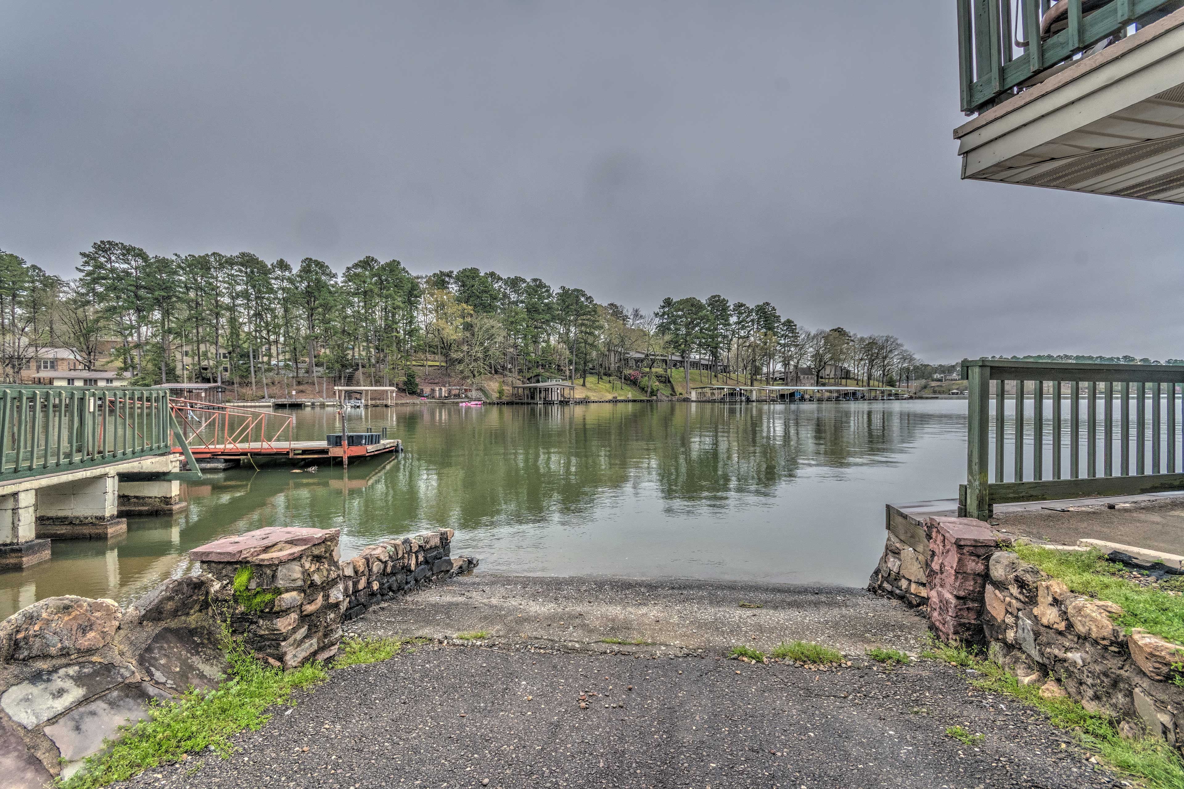 Hot Springs Condo w/ Lake Access & Boat Dock!