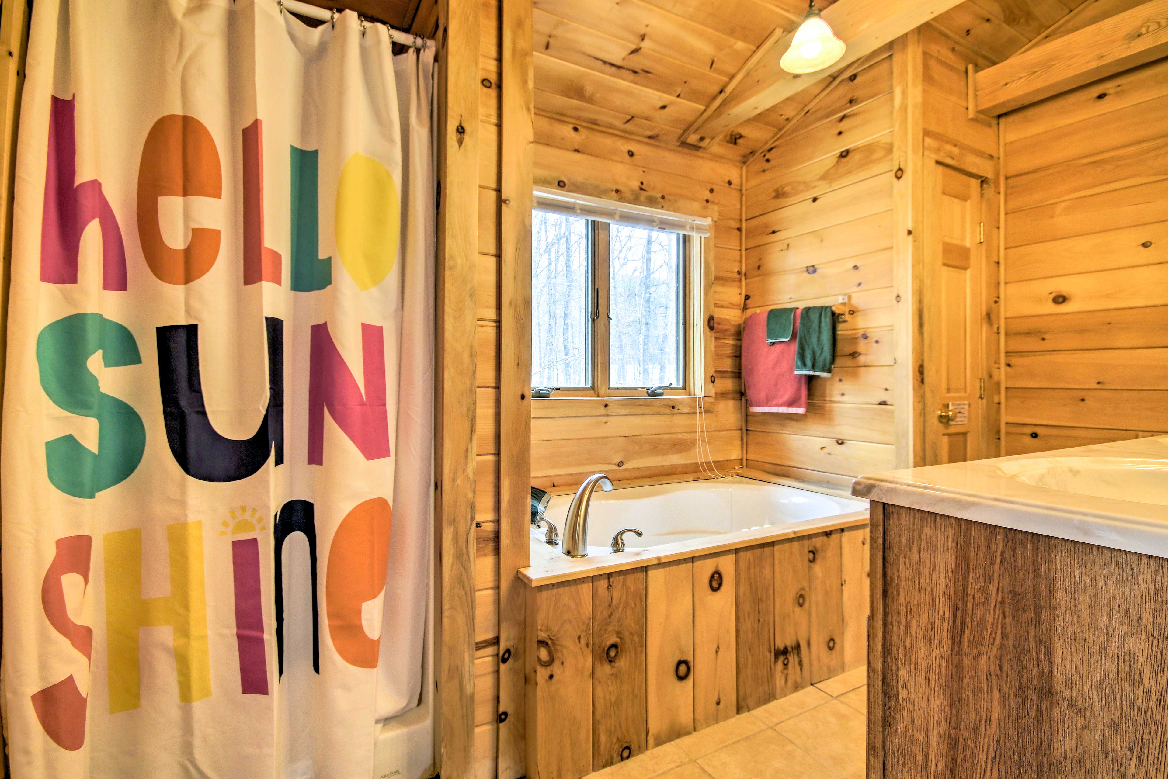 Cozy Winter Retreat: Great Location & Pet Friendly