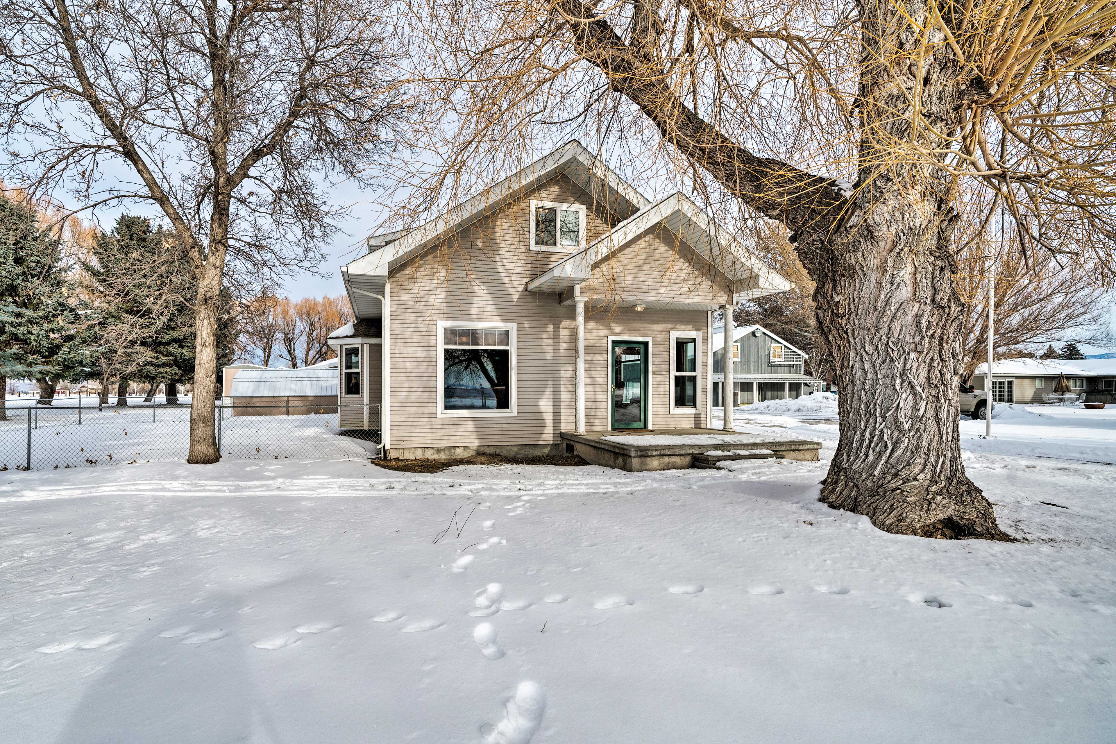 Spacious Montana Getaway, 35 Mi to Bridger Bowl! Home Rental in Manhattan