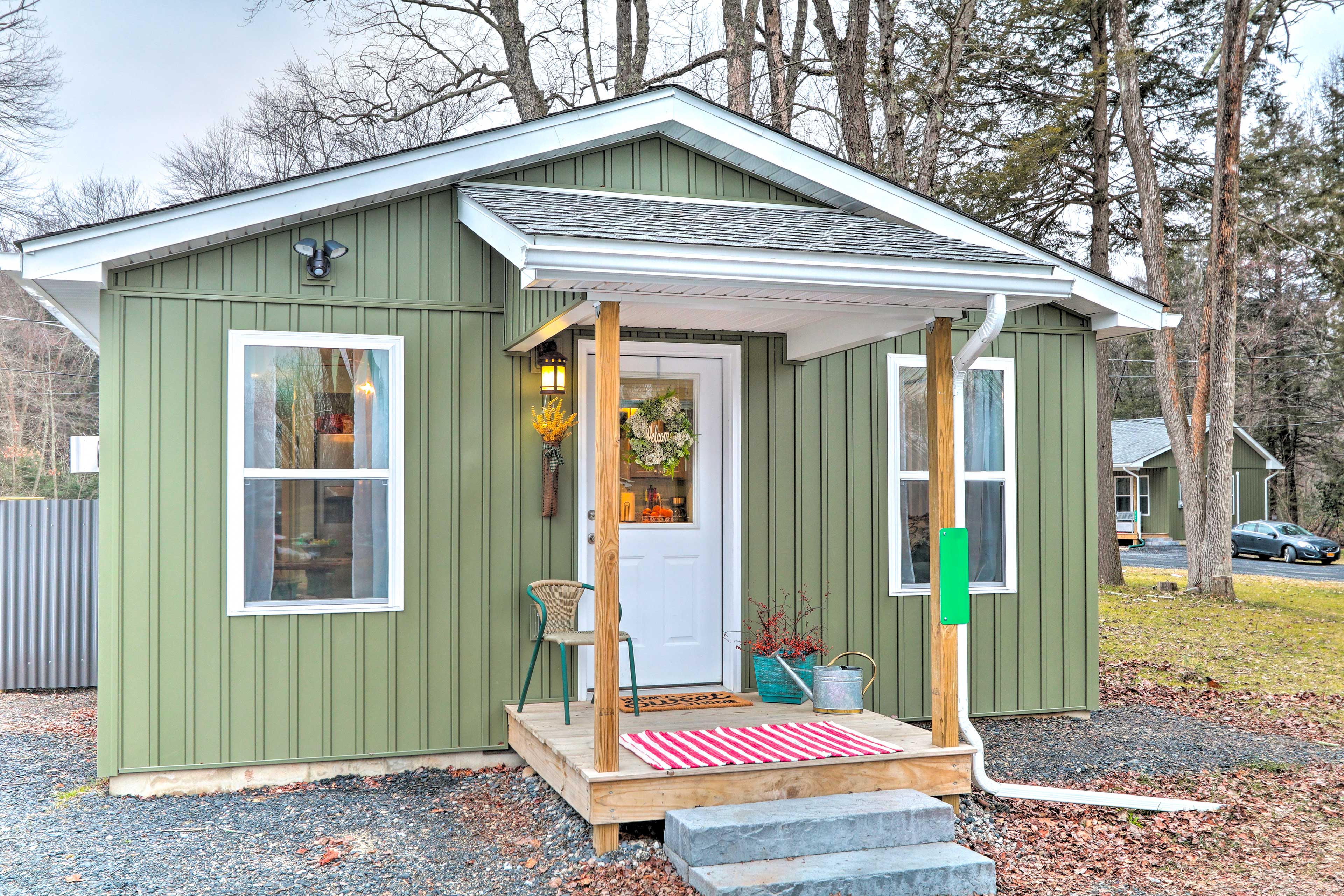 Brodheadsville Cottage w/ Fire Pit Near Ski Resort