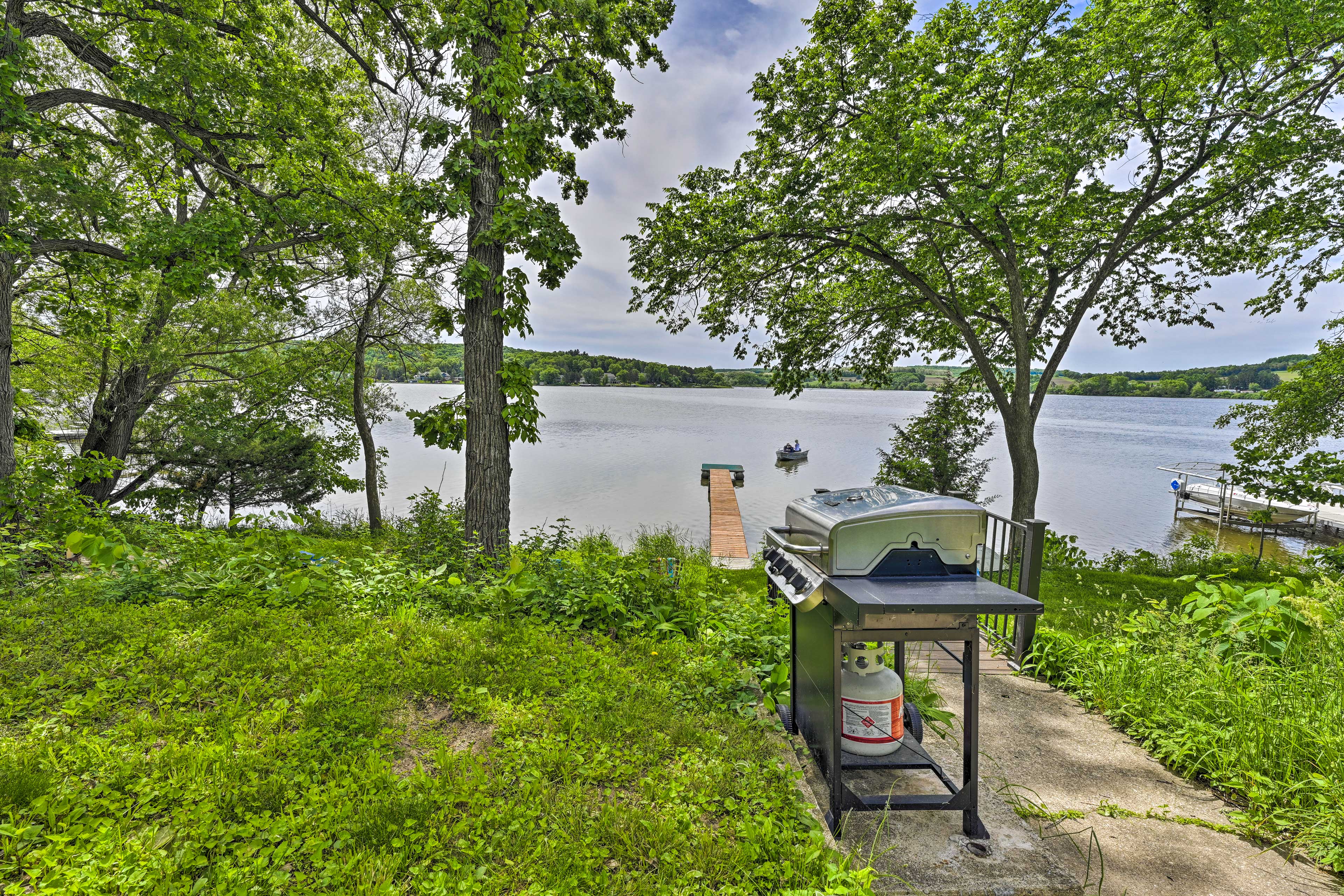 Property Image 1 - ‘Happy’s Haven’ Cabin w/ Gas Grill &  Fire Pit!