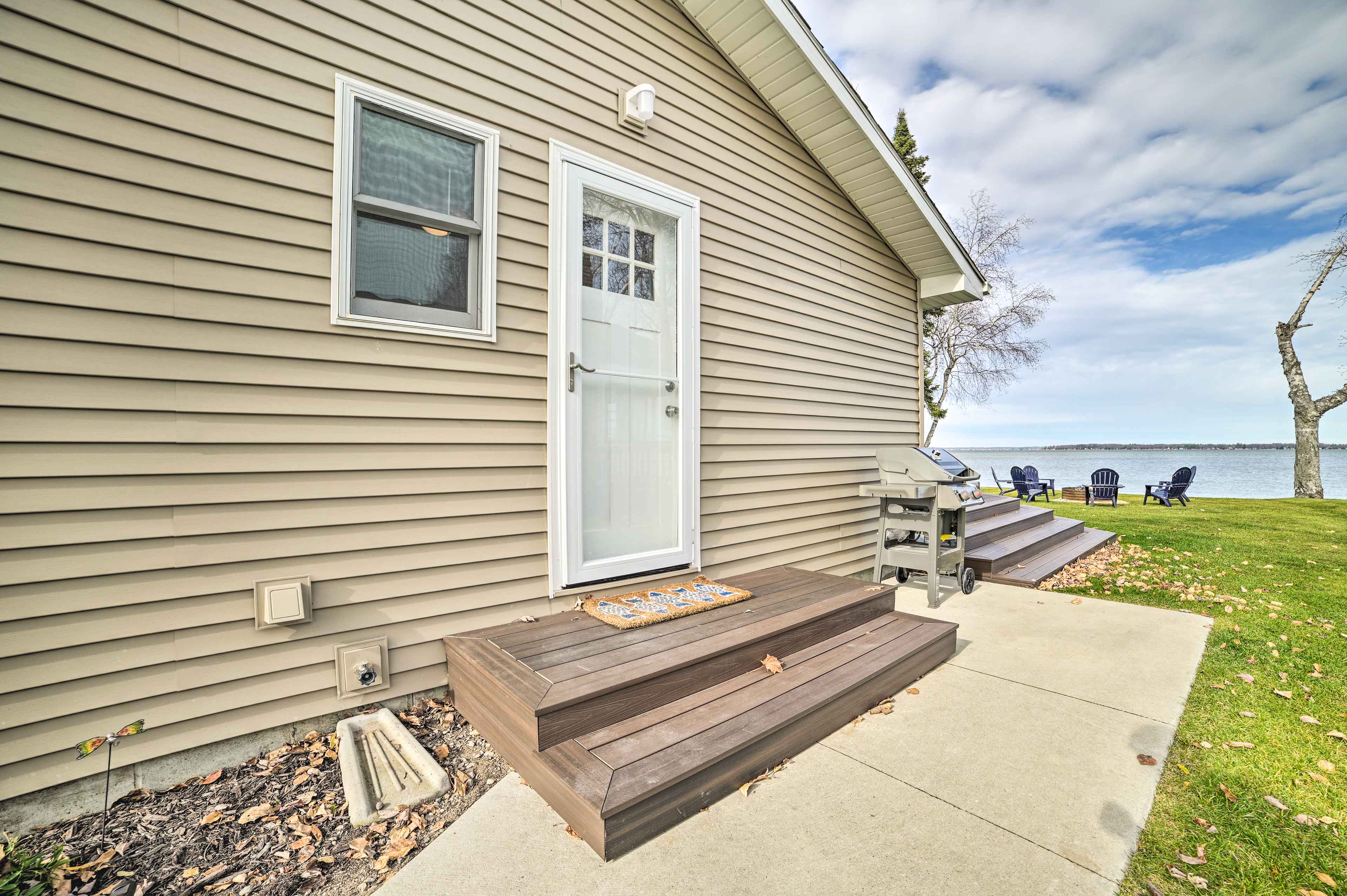 Houghton Lake Cottage w/ New Private Deck!