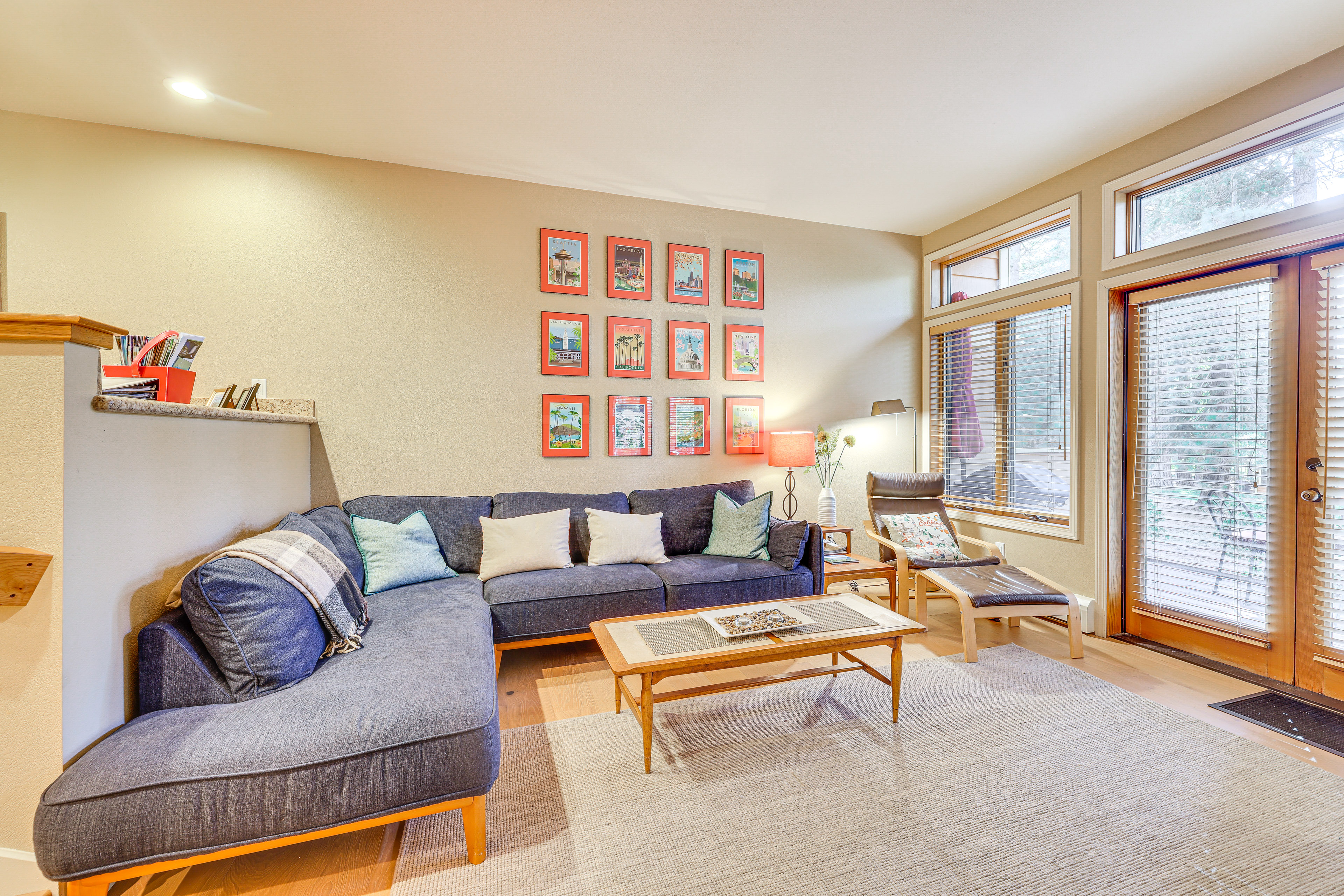 2 Mi to Diamond Peak! Corner-Unit Condo w/ Hot Tub