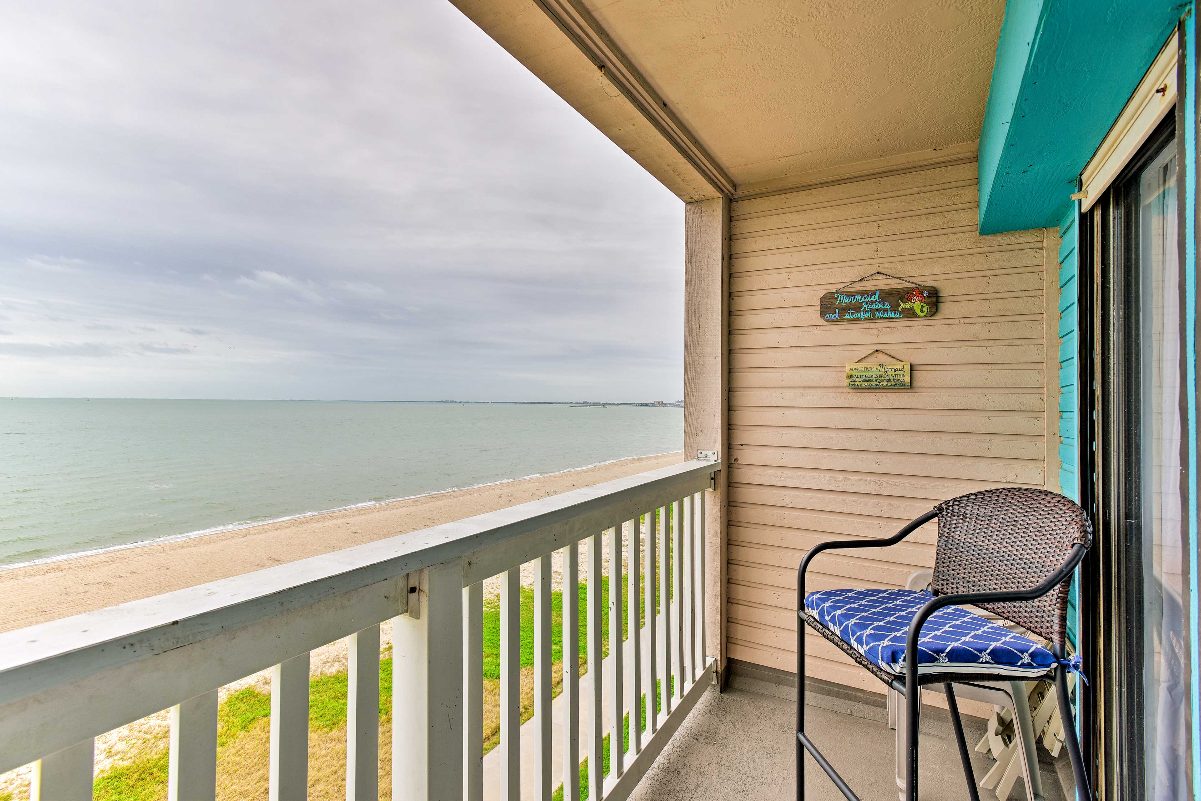 Property Image 2 - Corpus Christi Beachfront Condo w/ Pool Access!