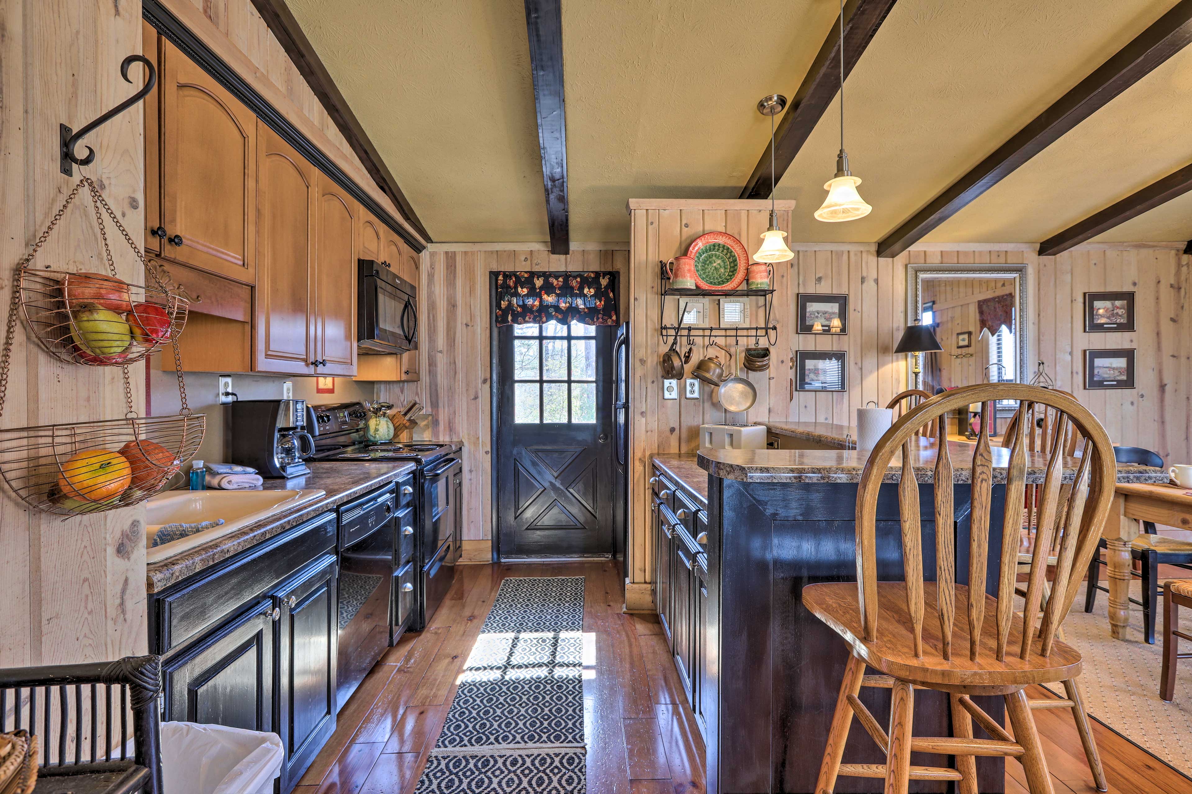 Cozy ‘Caymus Cabin’ ~ 3 Miles to Callaway Gardens!