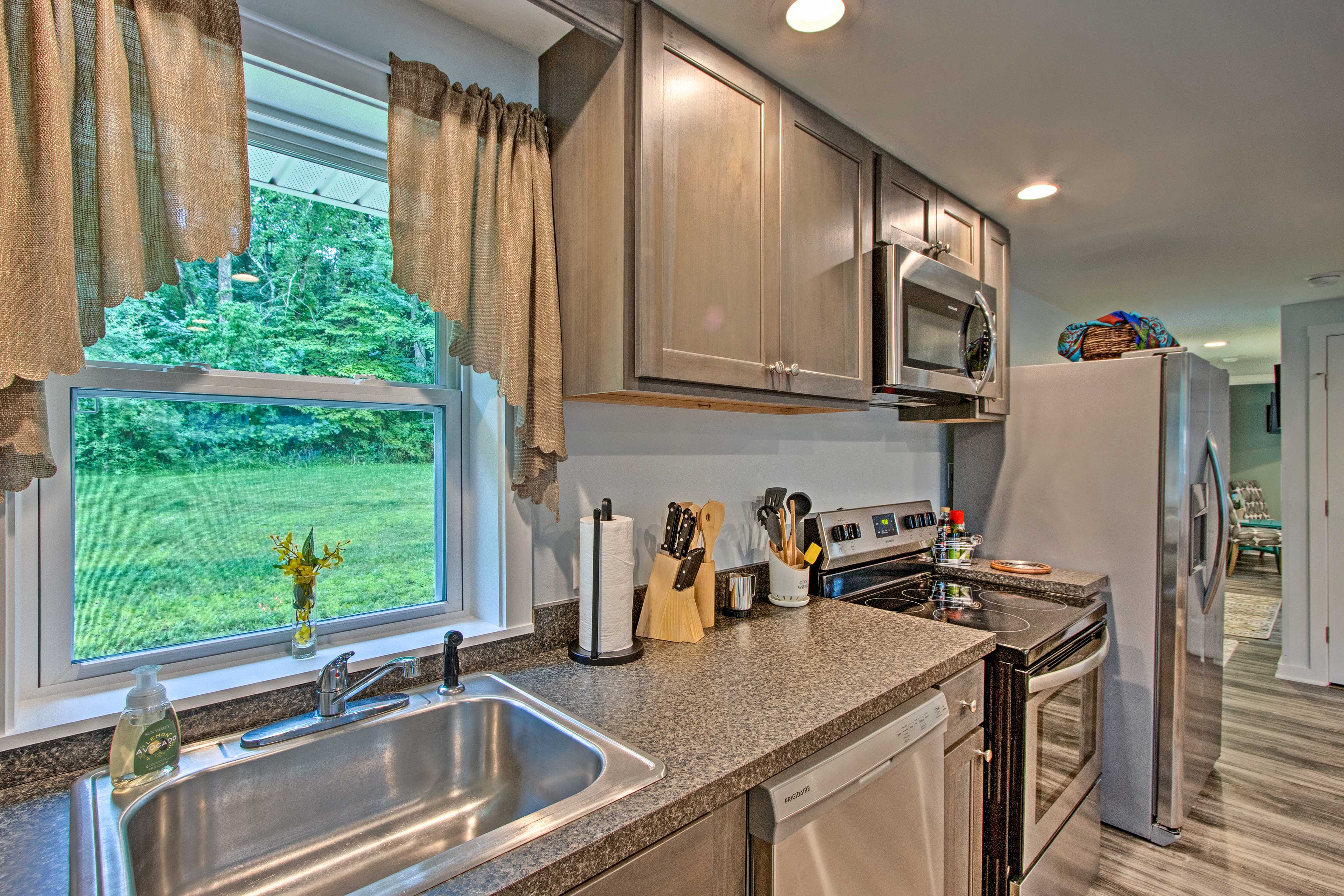 15 Mi to Camelback Resort! 'The Overlook Home'