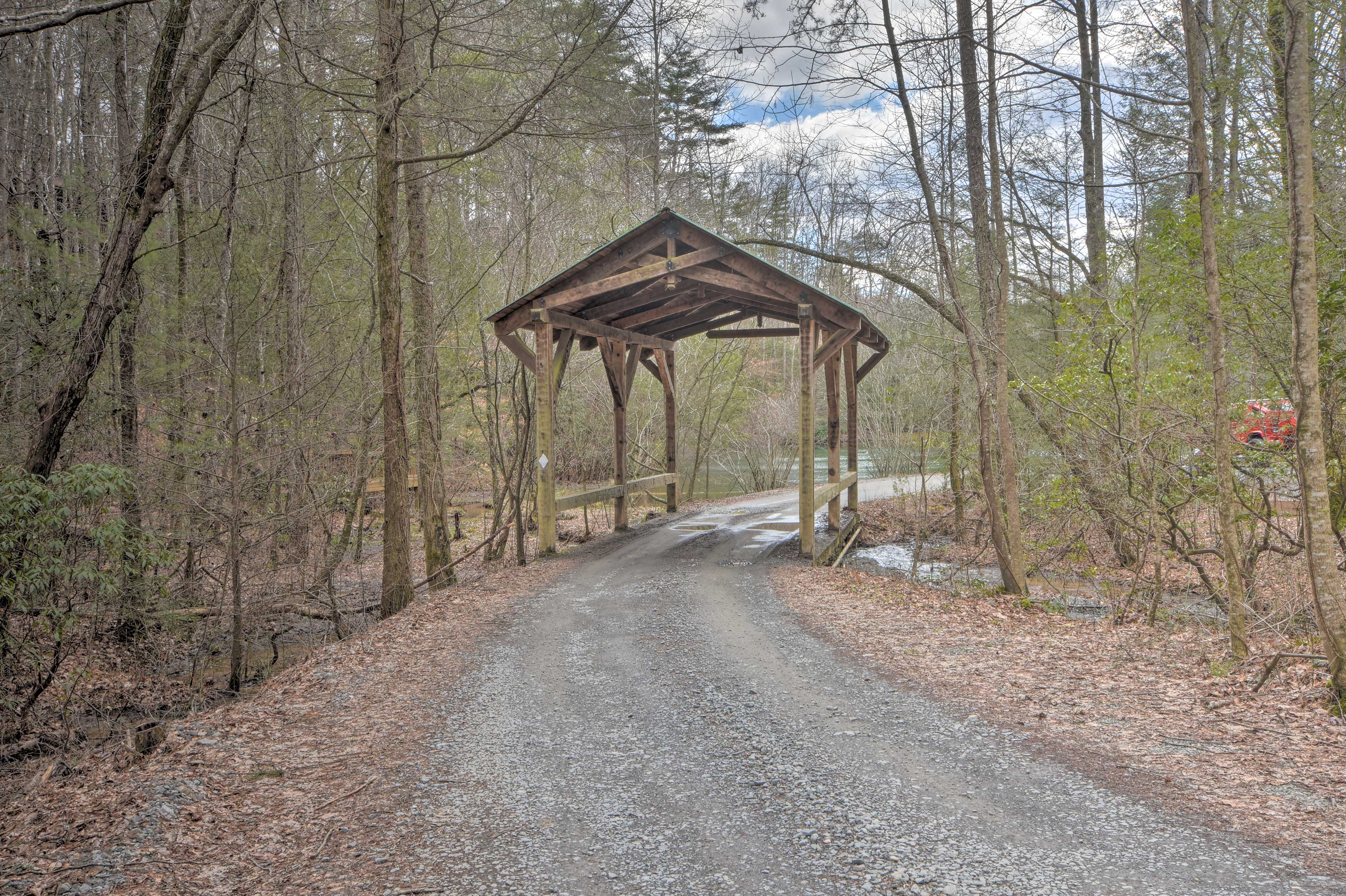 ‘Whitetail Retreat’ - Rustic Cabin w/ Mtn Views!