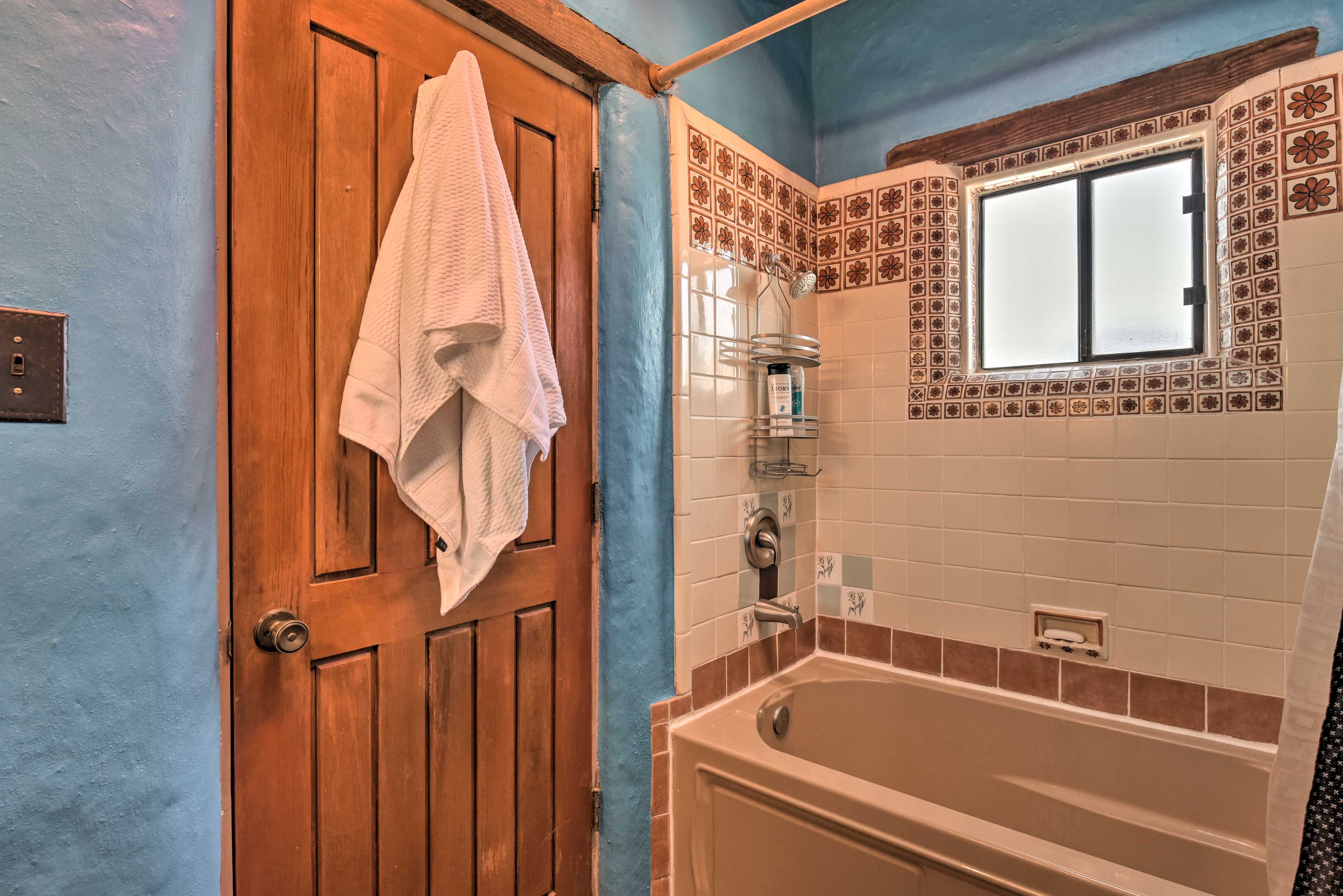 El Prado Adobe Home: Courtyard w/ Mountain Views!