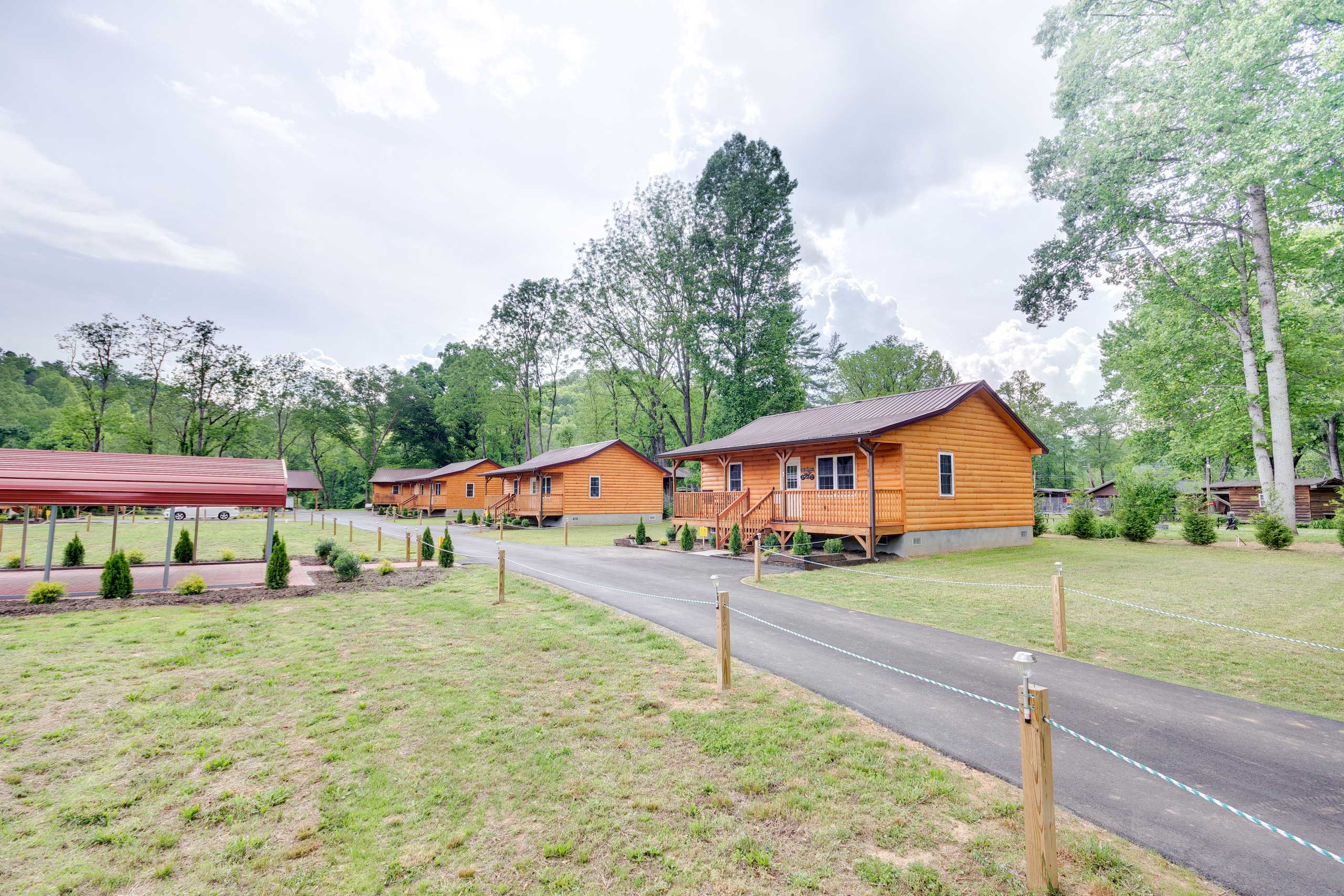 Cozy Bryson City Cabin on Tuck River w/ Fire Pit!