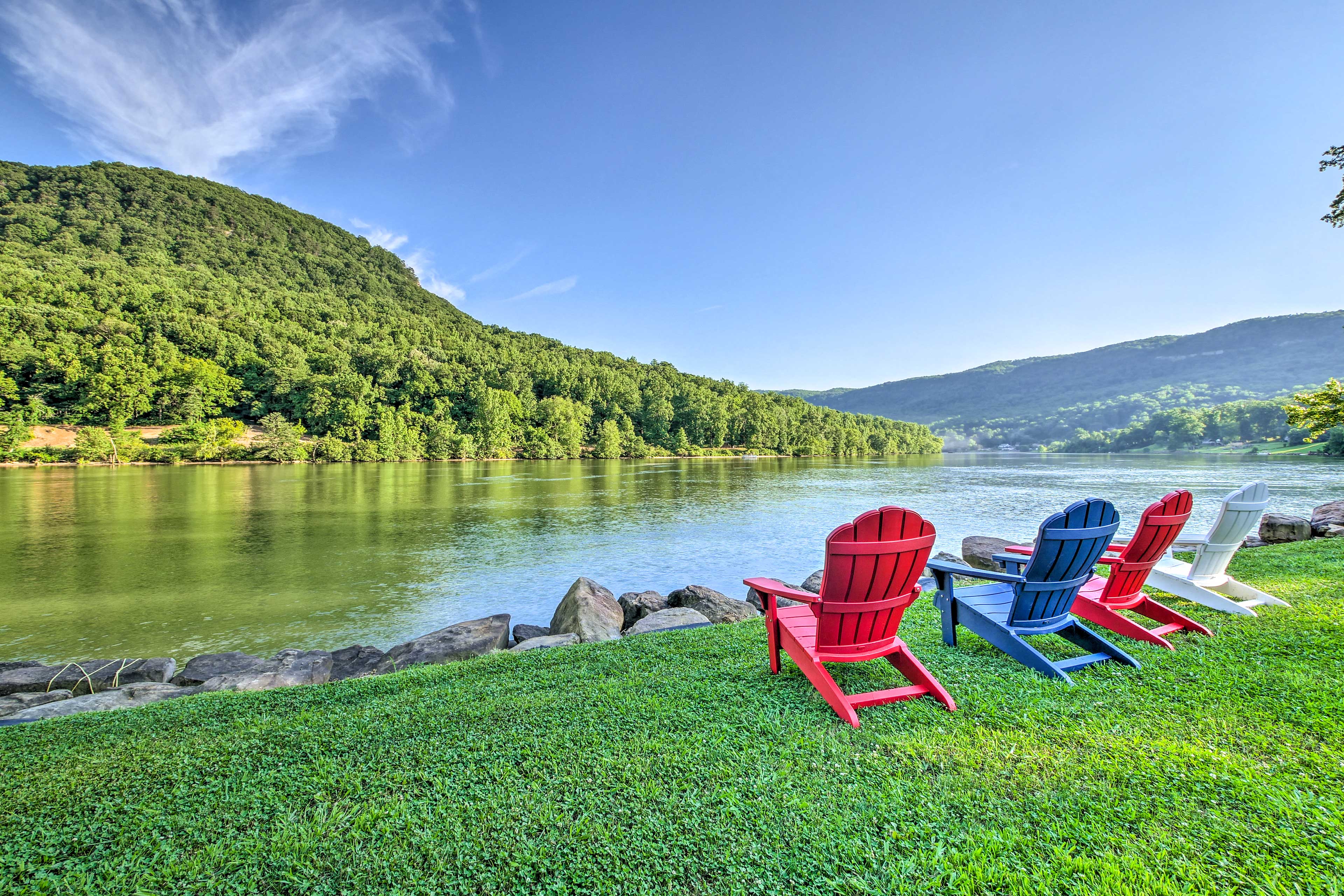 Property Image 1 - Cozy Cabin on Tenn River - 10 Mi to Chattanooga!