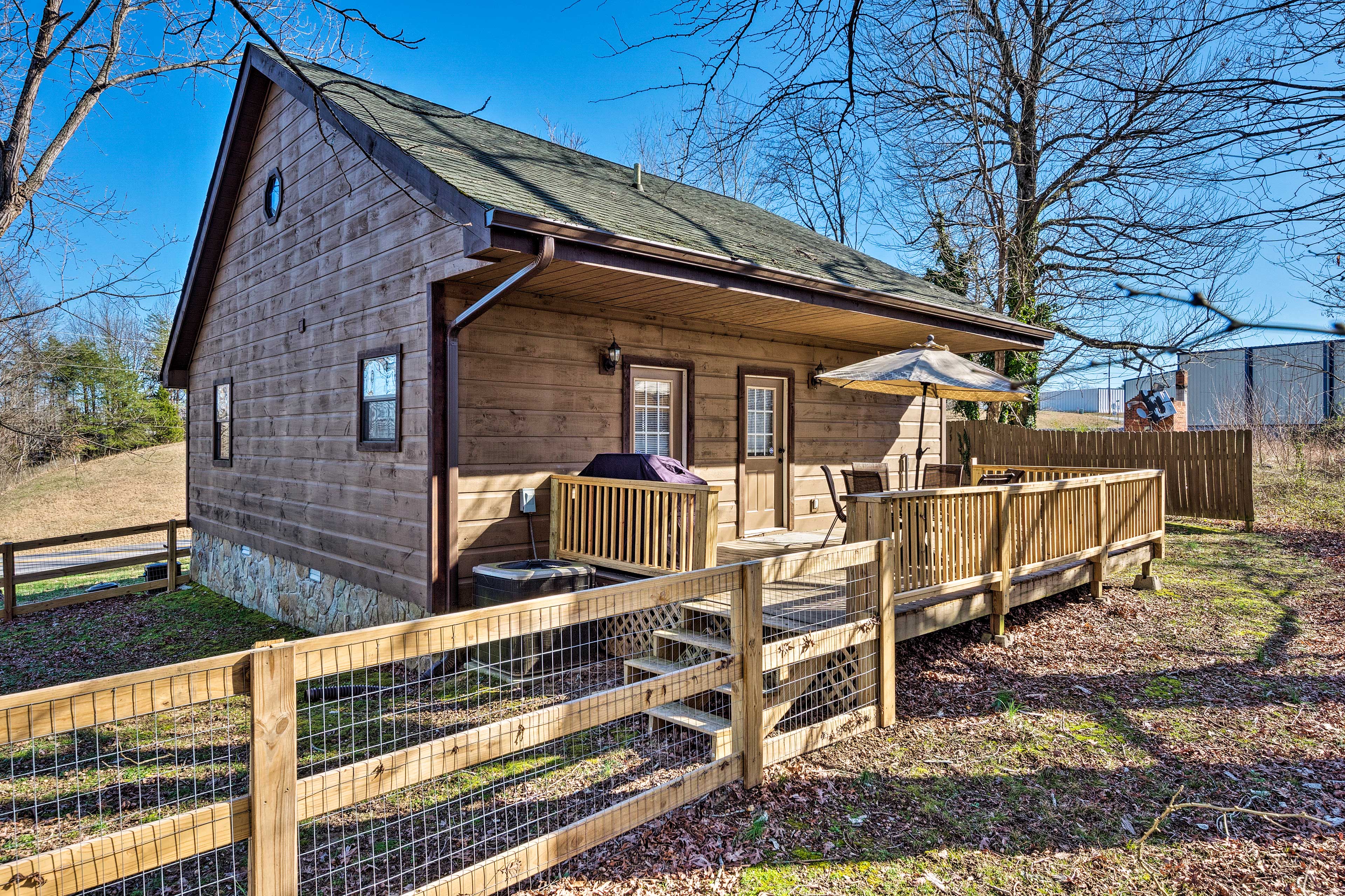 Property Image 2 - Modern Cabin w/ Grill Near Golf & Bass Fishing!