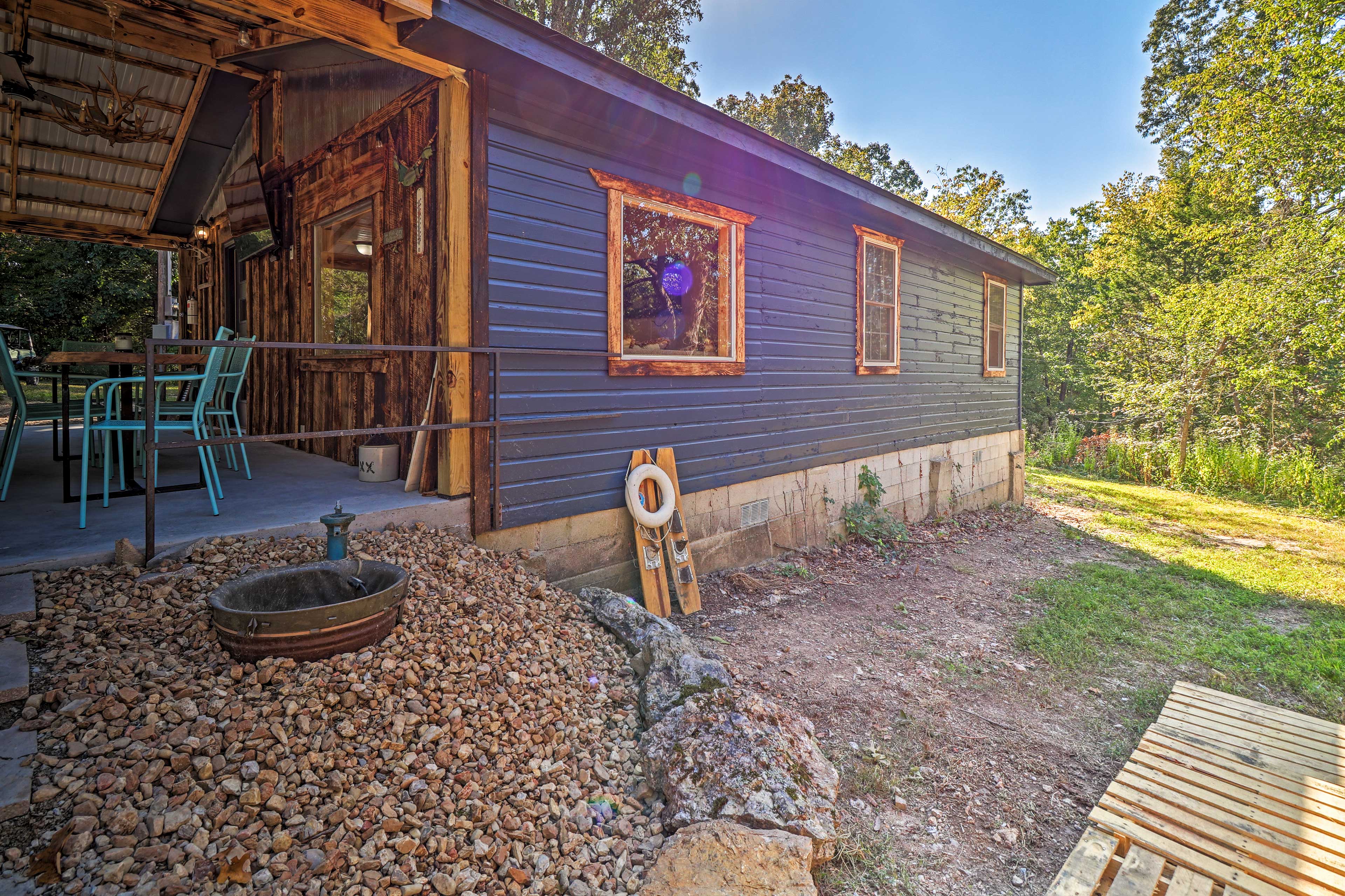 Cozy Cabin w/ Backyard Oasis: 11 Mi to Marina